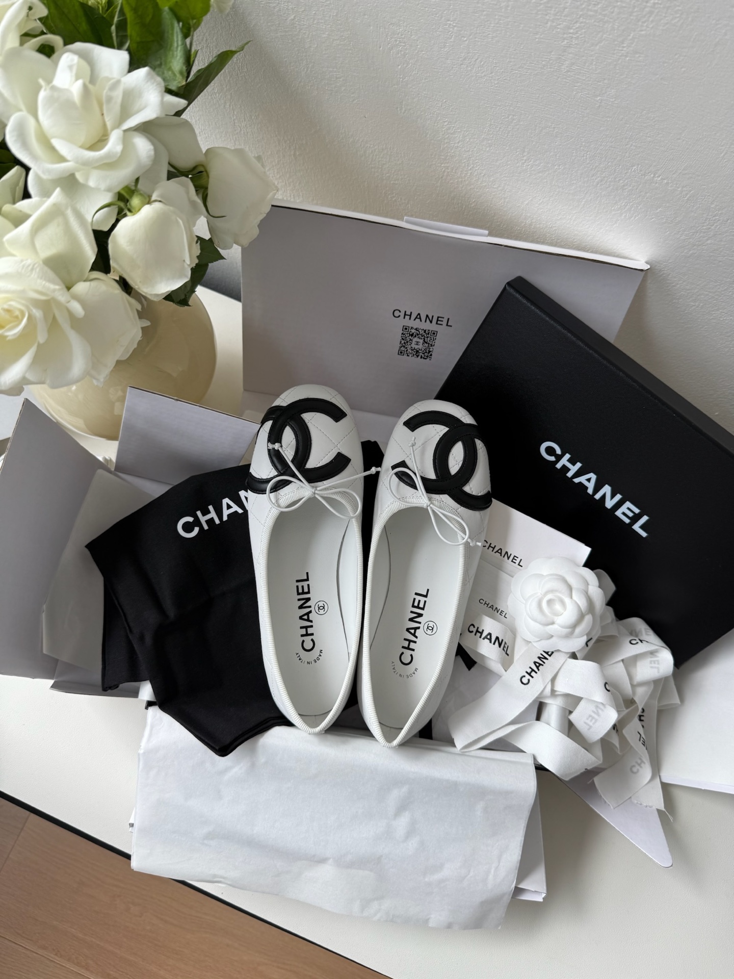 Балетки Chanel из телячьей кожи белого цвета