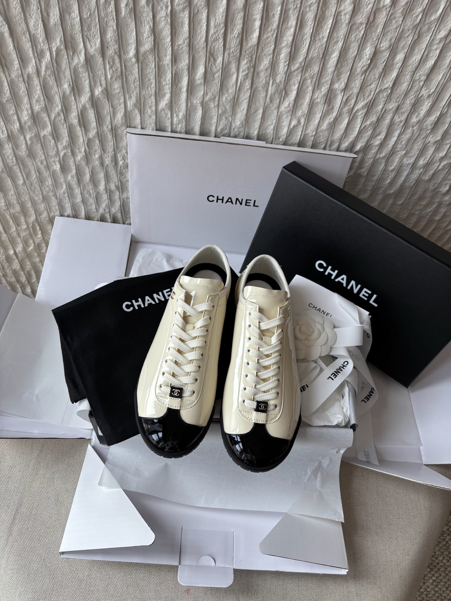 Кроссовки Chanel белые с черным носком