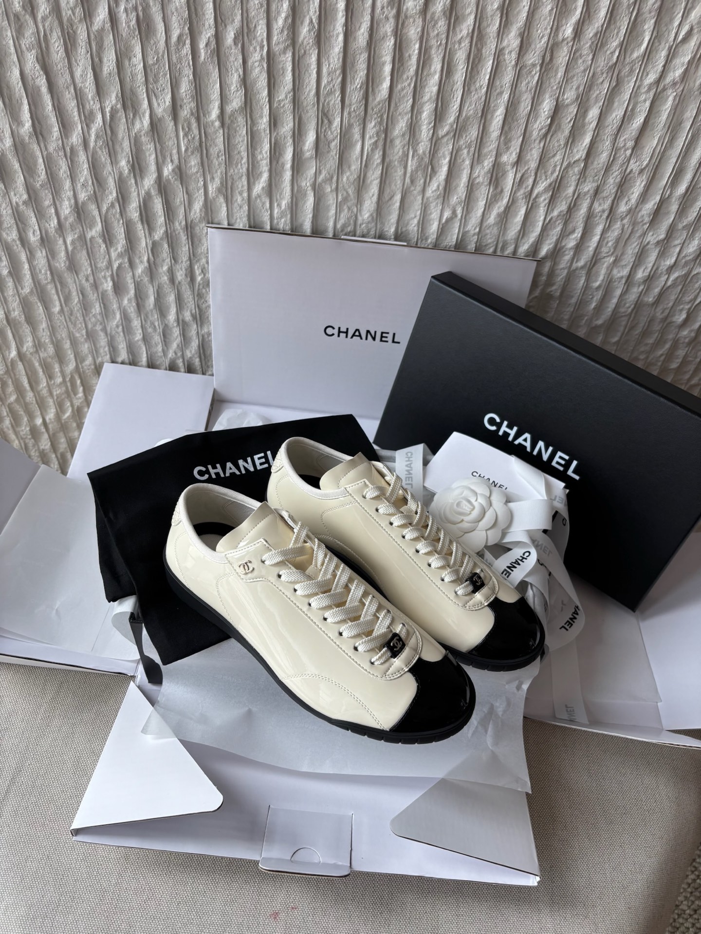 Кроссовки Chanel белые с черным носком