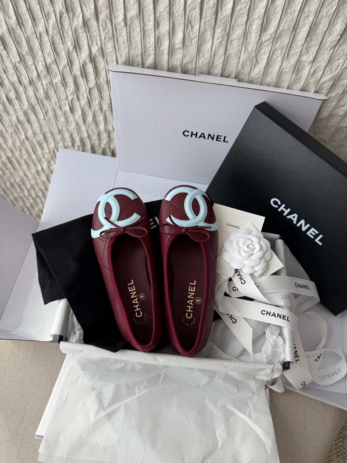 Женские балетки Chanel бордового цвета с логотипом