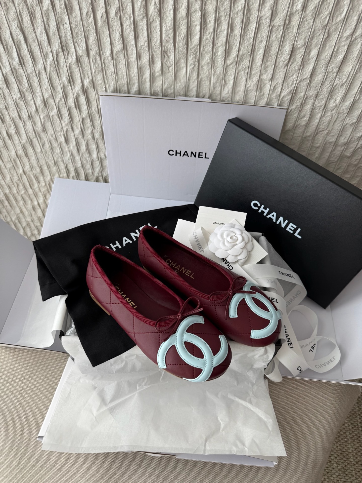 Женские балетки Chanel бордового цвета с логотипом