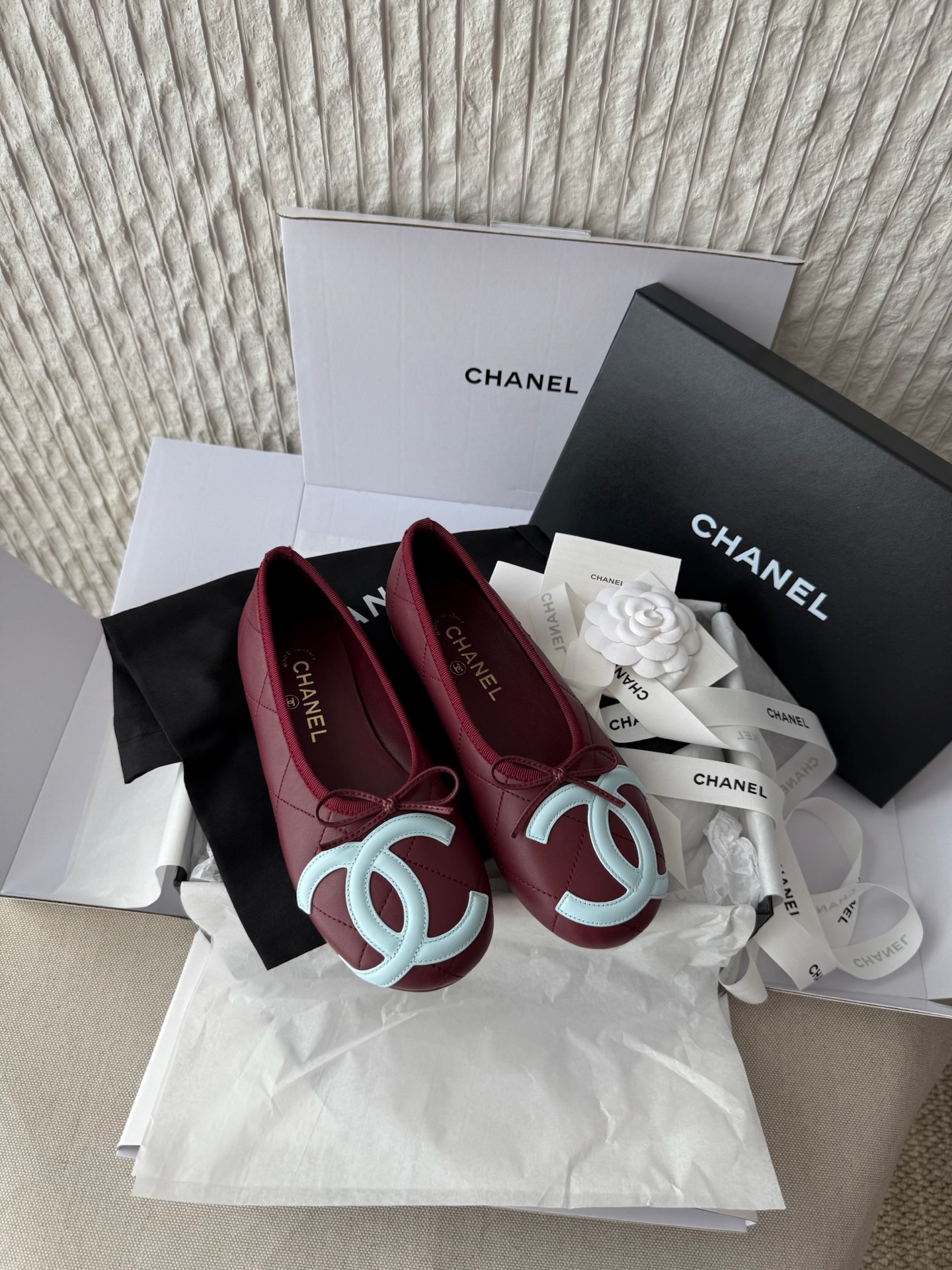 Женские балетки Chanel бордового цвета с логотипом