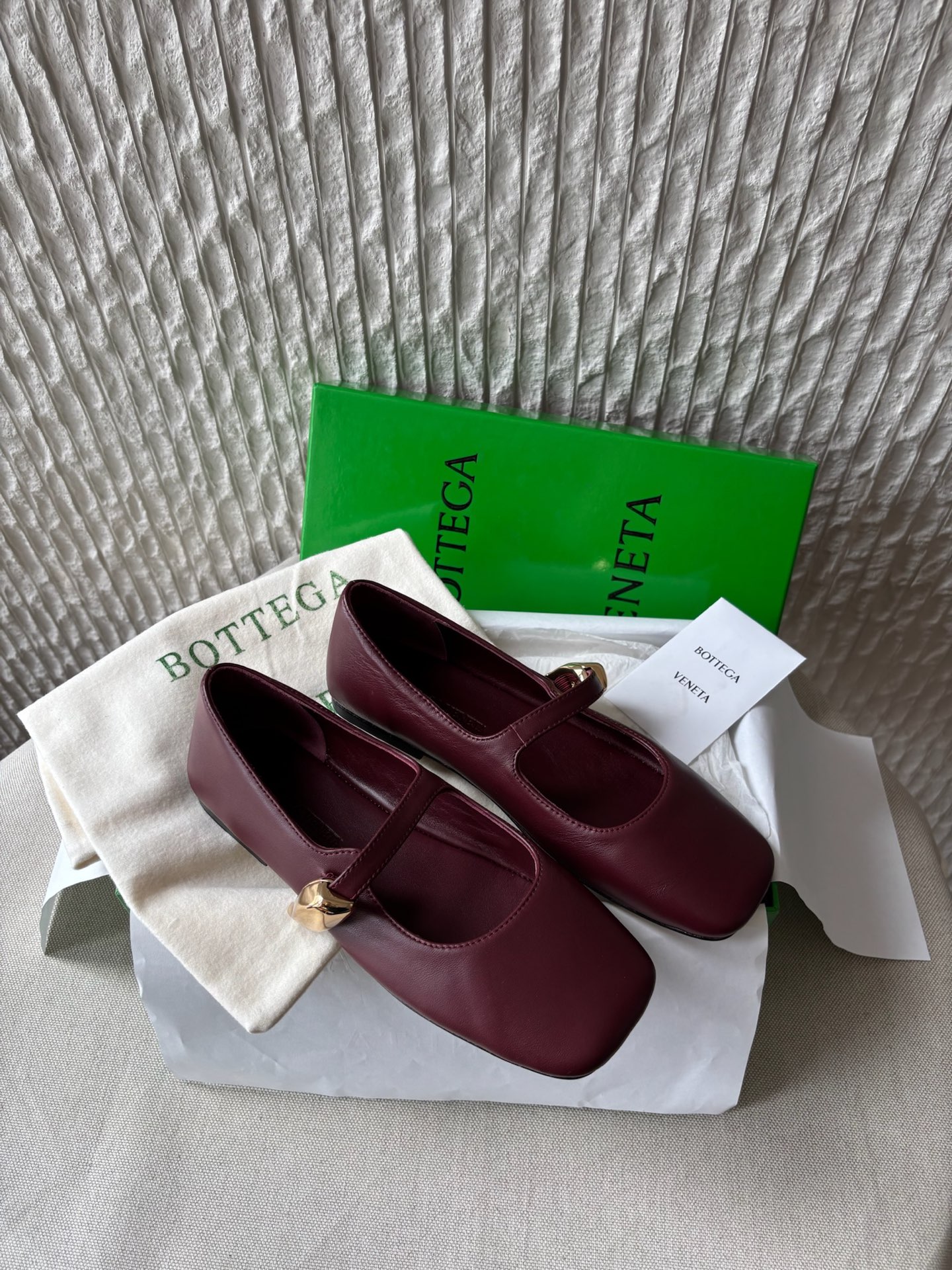 Женские балетки Bottega Veneta с золотой пряжкой