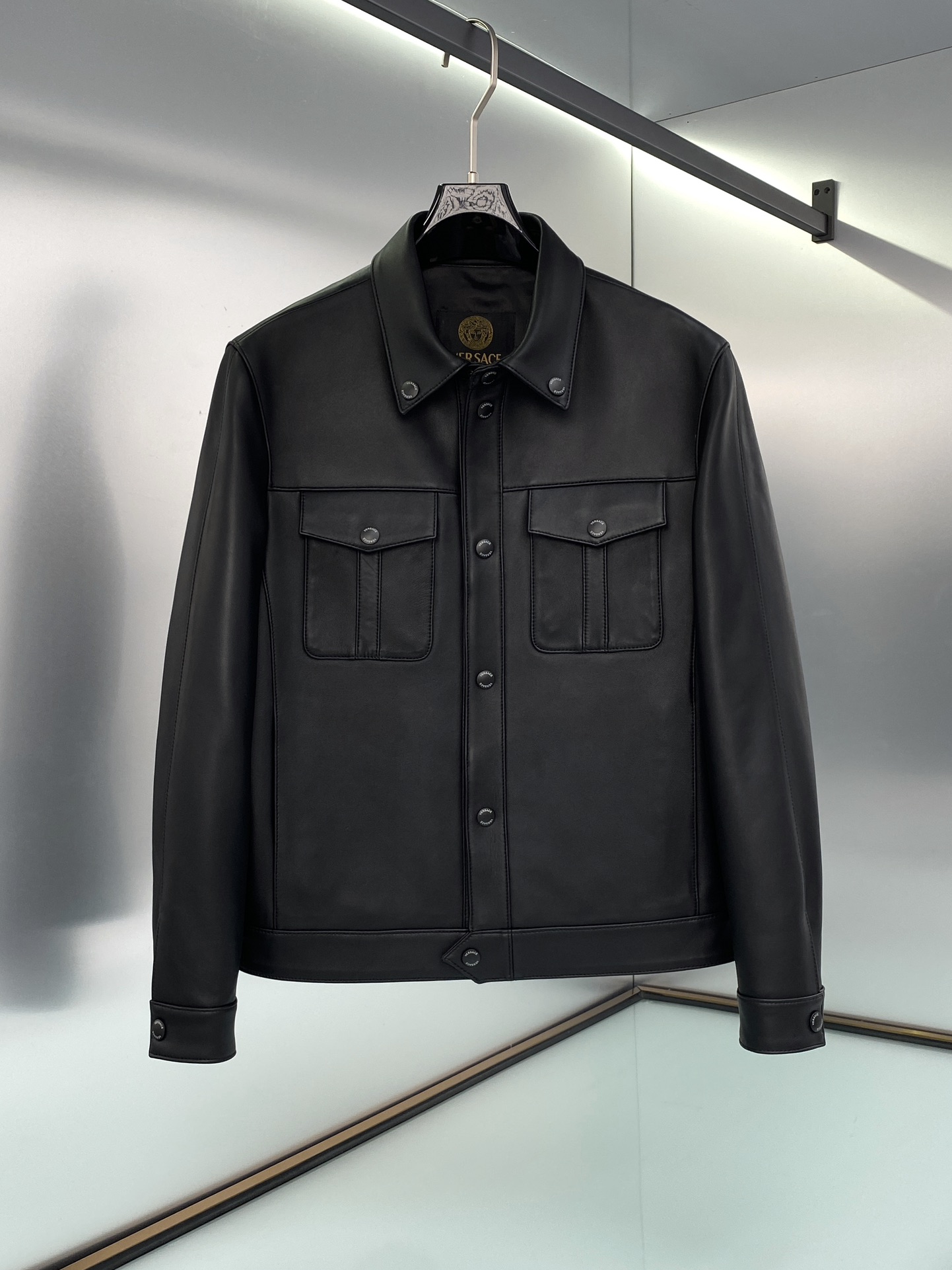 NO:754578,Year-end clearance specials. Size 48 is suitable for 110-120 pounds. Size 58 is suitable for 180-195 pounds. Lambskin. Special price is non-refundable, payment is subject to payment, first come first served!  ,,sheepskin,Top Customize119860909年末清仓特价 48码适合110-120斤 58码适合180-195斤 小羊皮 特价不退换,付款为准,先到先得！,,sheepskin,Top Customize1,Men's clothing