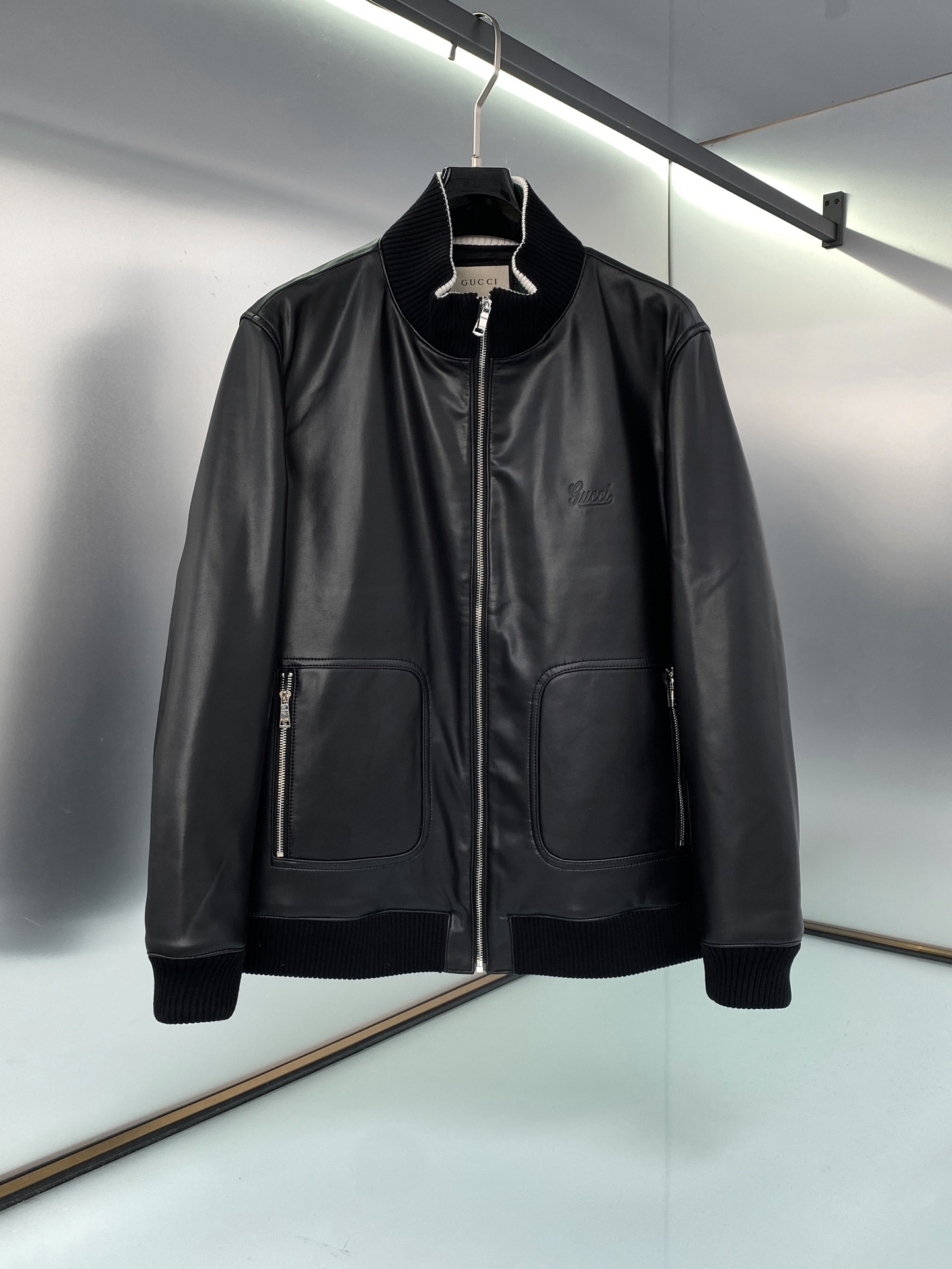 Nuevo color de boutique, modelo principal de la marca Gucci, chaqueta de piel de cordero estilo revista, clásico estilo…