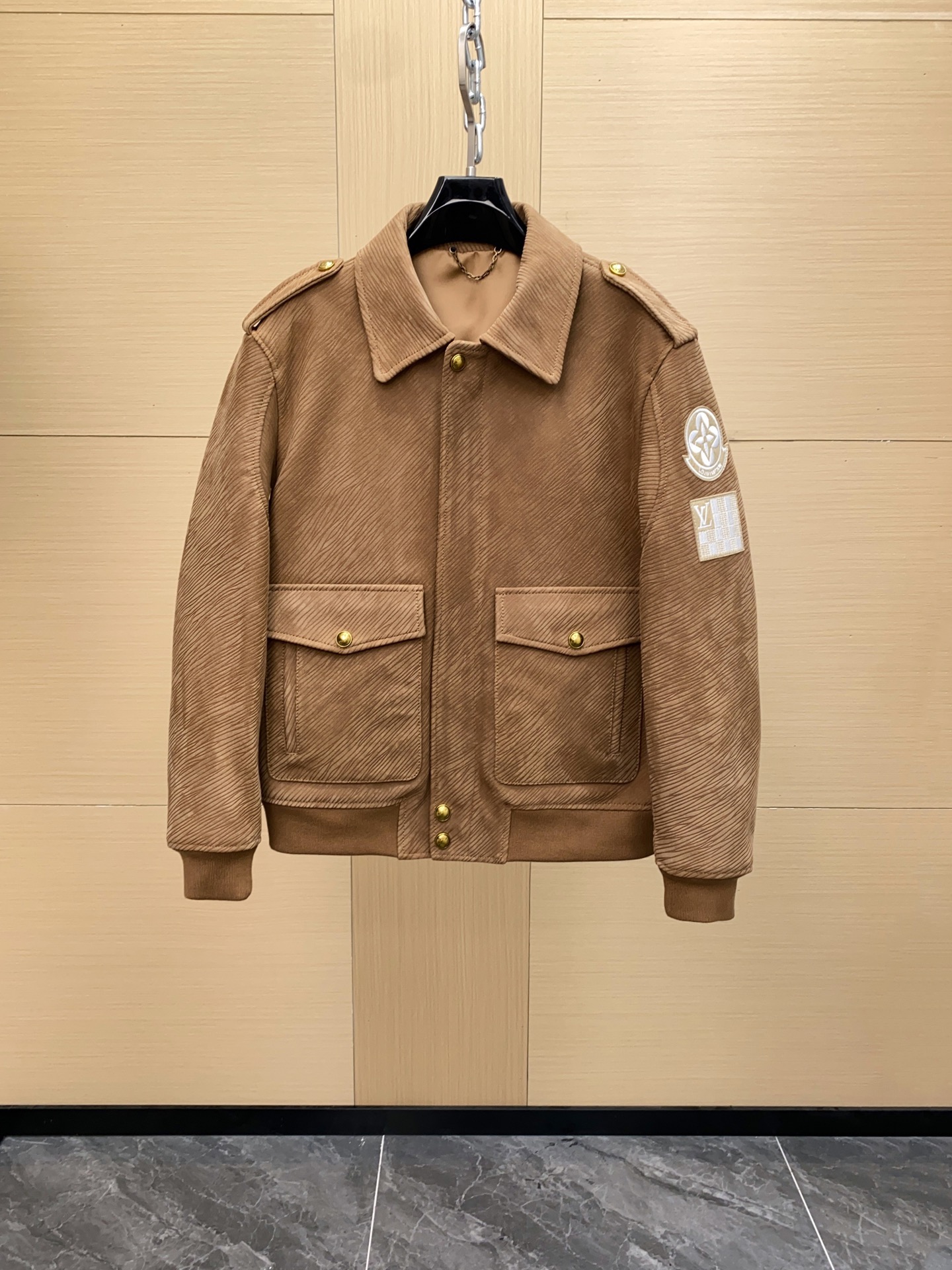 Primer lanzamiento de Quanwang Primer lanzamiento de Quanwang; auténtico nuevo Louis Vuitton ropa de hombre serie de cu…