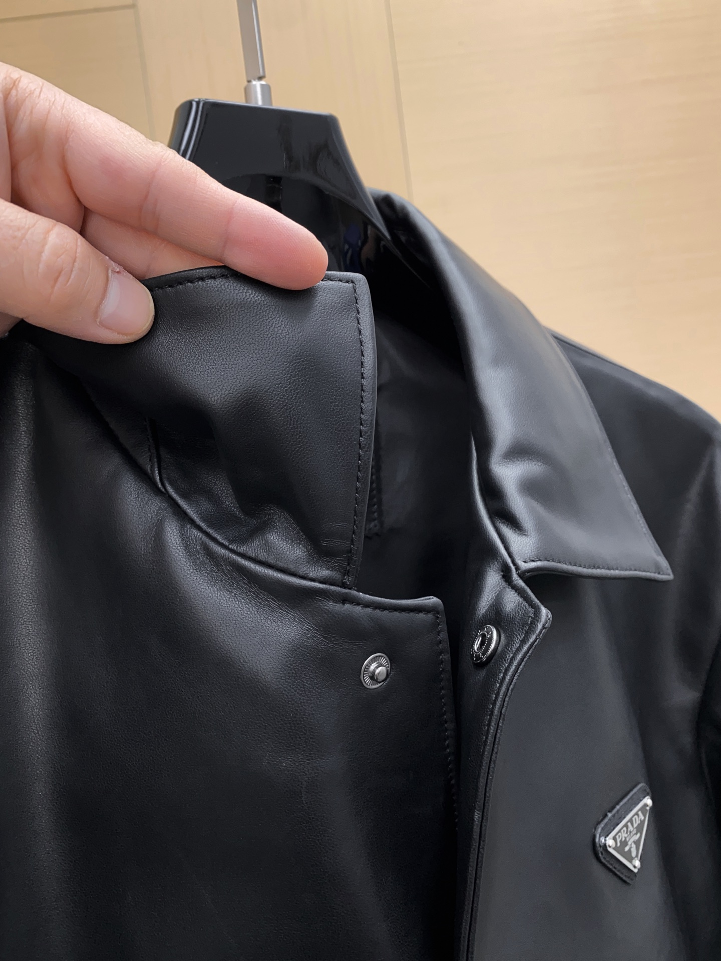 P1260 秋冬新品🆕 prada 普拉达 官方单品 羊皮夹克 高版本 采用土耳其进口绵羊皮  size ：48-56 