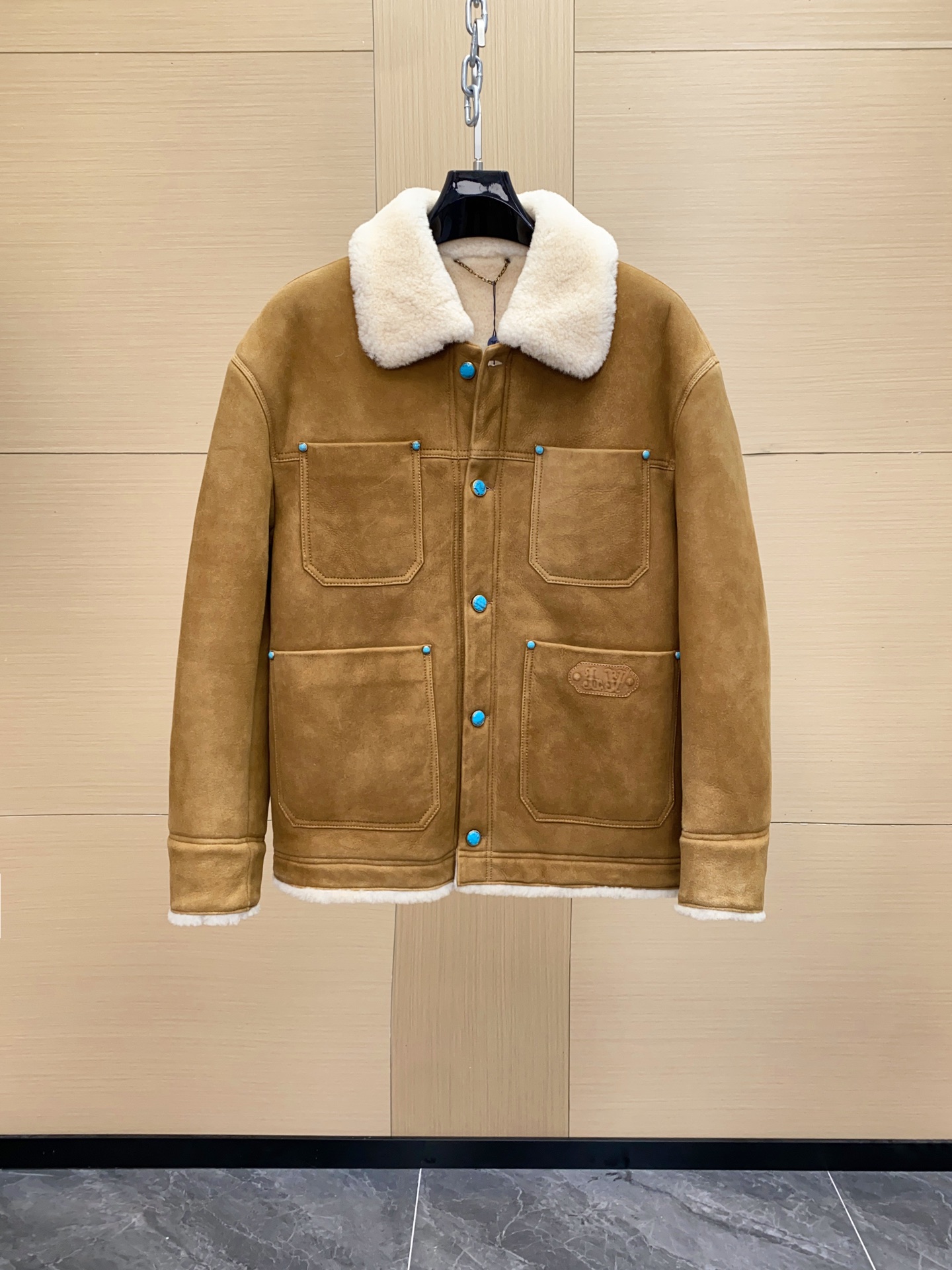 NO:675184,Ready for sale!  1V turquoise fur collar, grained fur one-piece fabric leather jacket for men, adds warmth to the layering look. Imported Spanish merino sheep fur one-piece, smooth wool leather, full of high-end sense, size 48-56,,jackets & coats,leather jacket,sheepskin,Top Customize119860909现货发售！1V 绿松石 毛领粒面皮毛一体拼织物皮衣夹克男 ,为叠搭造型再添暖意.进口西班牙美利奴羊皮毛一体 柔滑羊毛皮革 满满的高级感 尺码48-56,,jackets & coats,leather jacket,sheepskin,Top Customize1,Men's clothing