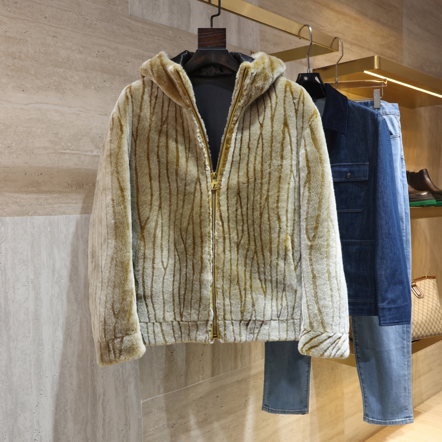 NO:675808,1V 2026 new sheared jacquard hooded original ecological fur one-piece jacket, made of original ecological sheepskin and wool imported from Turkey, with clear texture, soft touch and warmth, zipper opening and closing hooded design!  Sizes 48-56,,jackets & coats,sheepskin,hats,Top Customize1198609091V 2026新款剪毛提花连帽原生态皮毛一体外套,采用土耳其进口原生态羊皮羊毛一体,纹理清晰,触感柔软又保暖,拉链开合 连帽设计！尺码48-56,,jackets & coats,sheepskin,hats,Top Customize1,Men's clothing