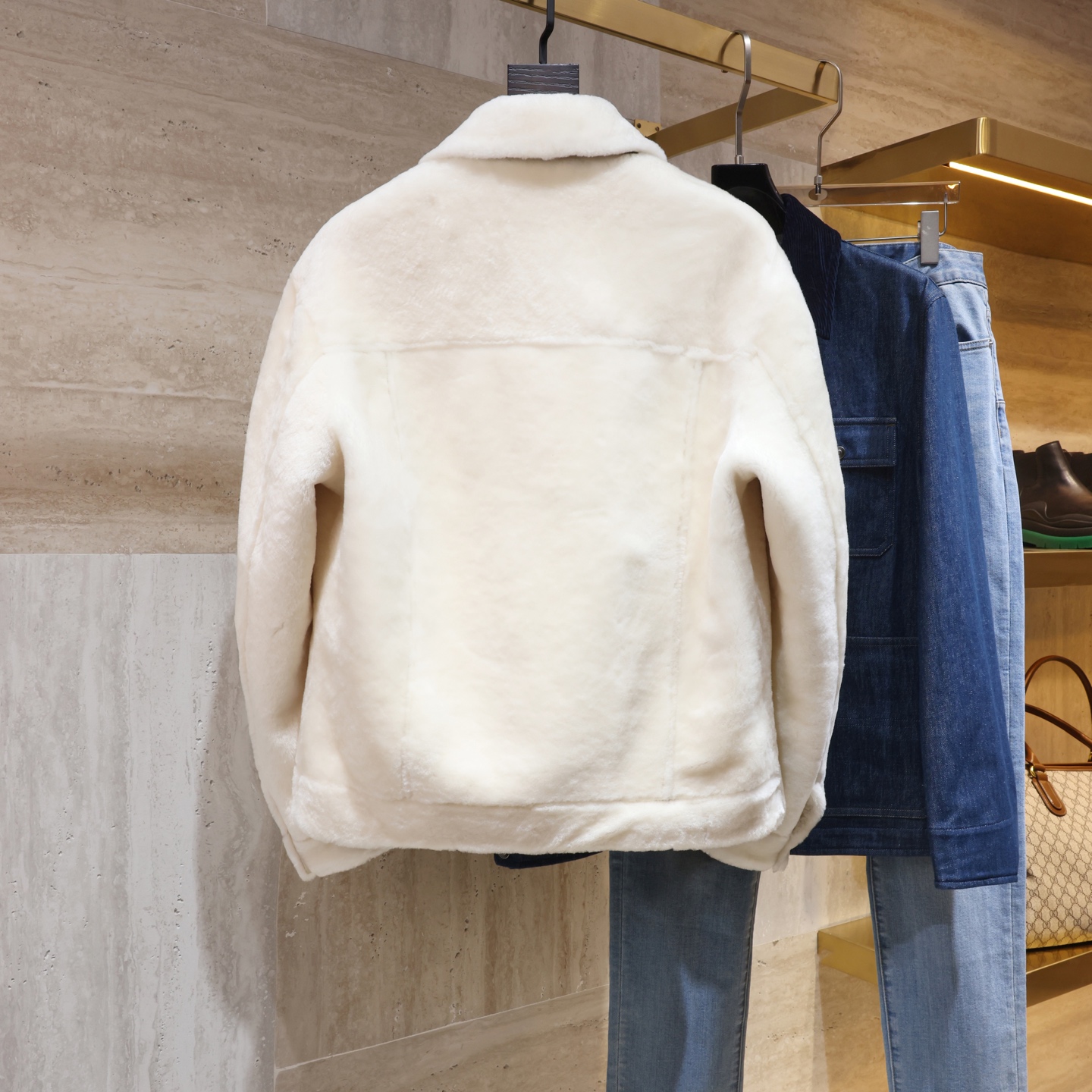 P2700 现货发售！1V 2025年官网最新皮毛一体 土耳其进口皮毛一体不做国产货 皮料超级厚实 手感柔软 绿松石扣子点缀 彰显满满的老钱风 尺码：48-56 