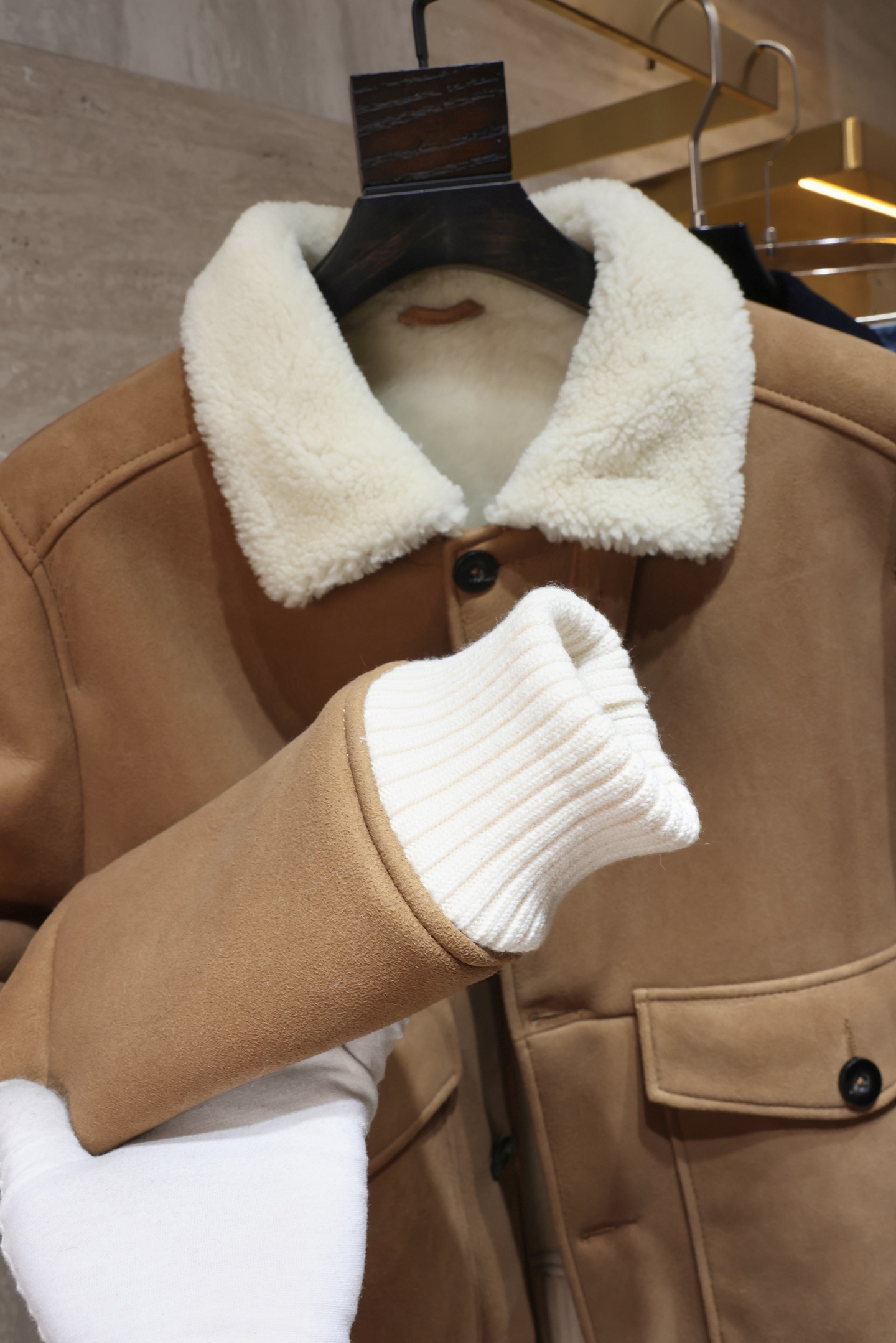 P2900 现货发售！BC 2025年官网最新皮毛一体 土耳其进口皮毛一体不做国产货 皮料超级厚实 手感柔软 复古做旧色 彰显满满的老钱风 尺码：48-56 