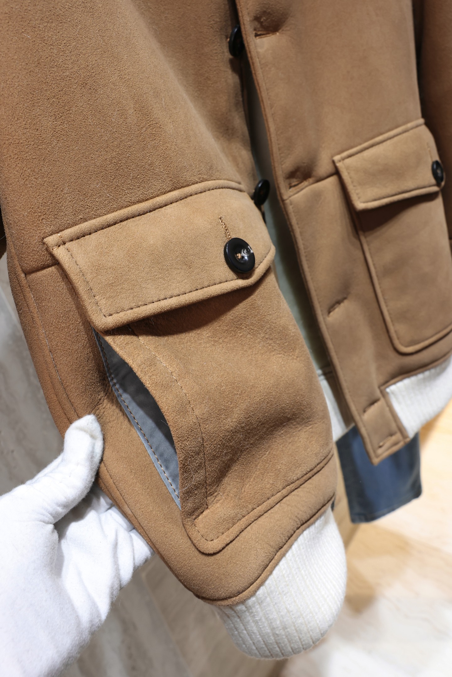 P2900 现货发售！BC 2025年官网最新皮毛一体 土耳其进口皮毛一体不做国产货 皮料超级厚实 手感柔软 复古做旧色 彰显满满的老钱风 尺码：48-56 