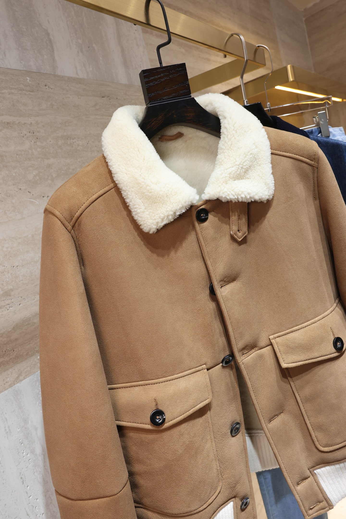 P2900 现货发售！BC 2025年官网最新皮毛一体 土耳其进口皮毛一体不做国产货 皮料超级厚实 手感柔软 复古做旧色 彰显满满的老钱风 尺码：48-56 