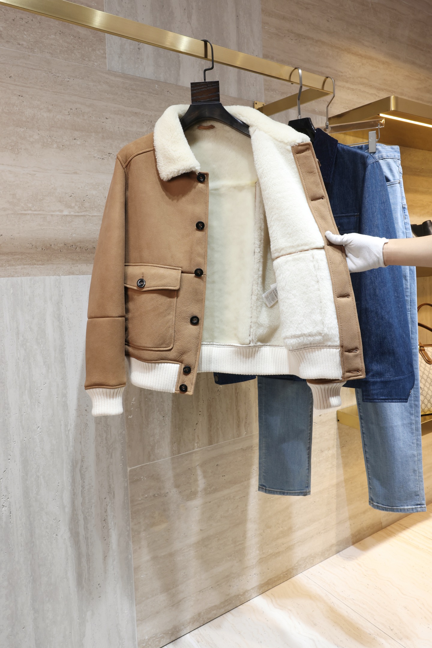 P2900 现货发售！BC 2025年官网最新皮毛一体 土耳其进口皮毛一体不做国产货 皮料超级厚实 手感柔软 复古做旧色 彰显满满的老钱风 尺码：48-56 