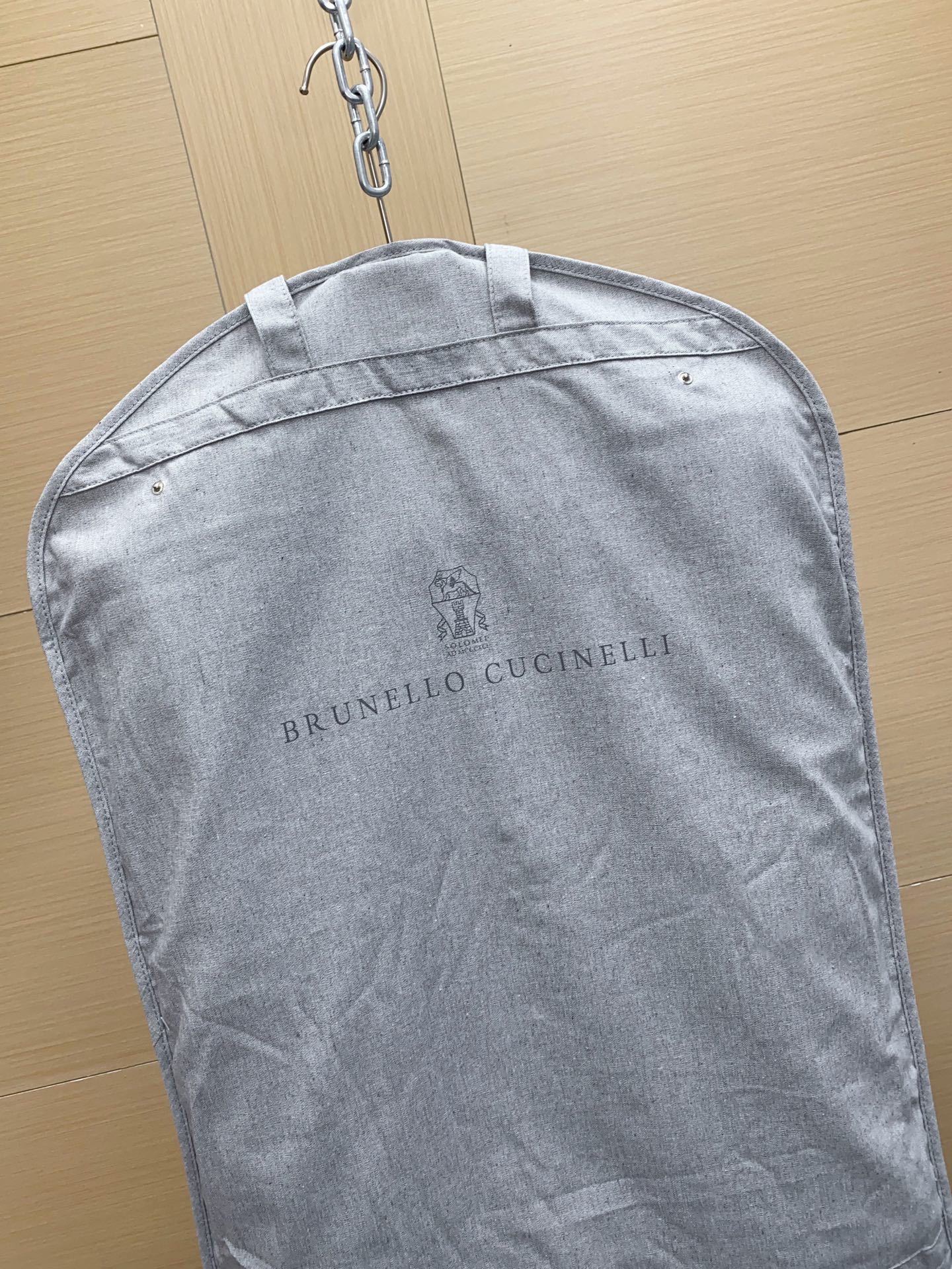 现货款  包装配置防尘罩➕包装盒 衣架 手提袋 全套 
