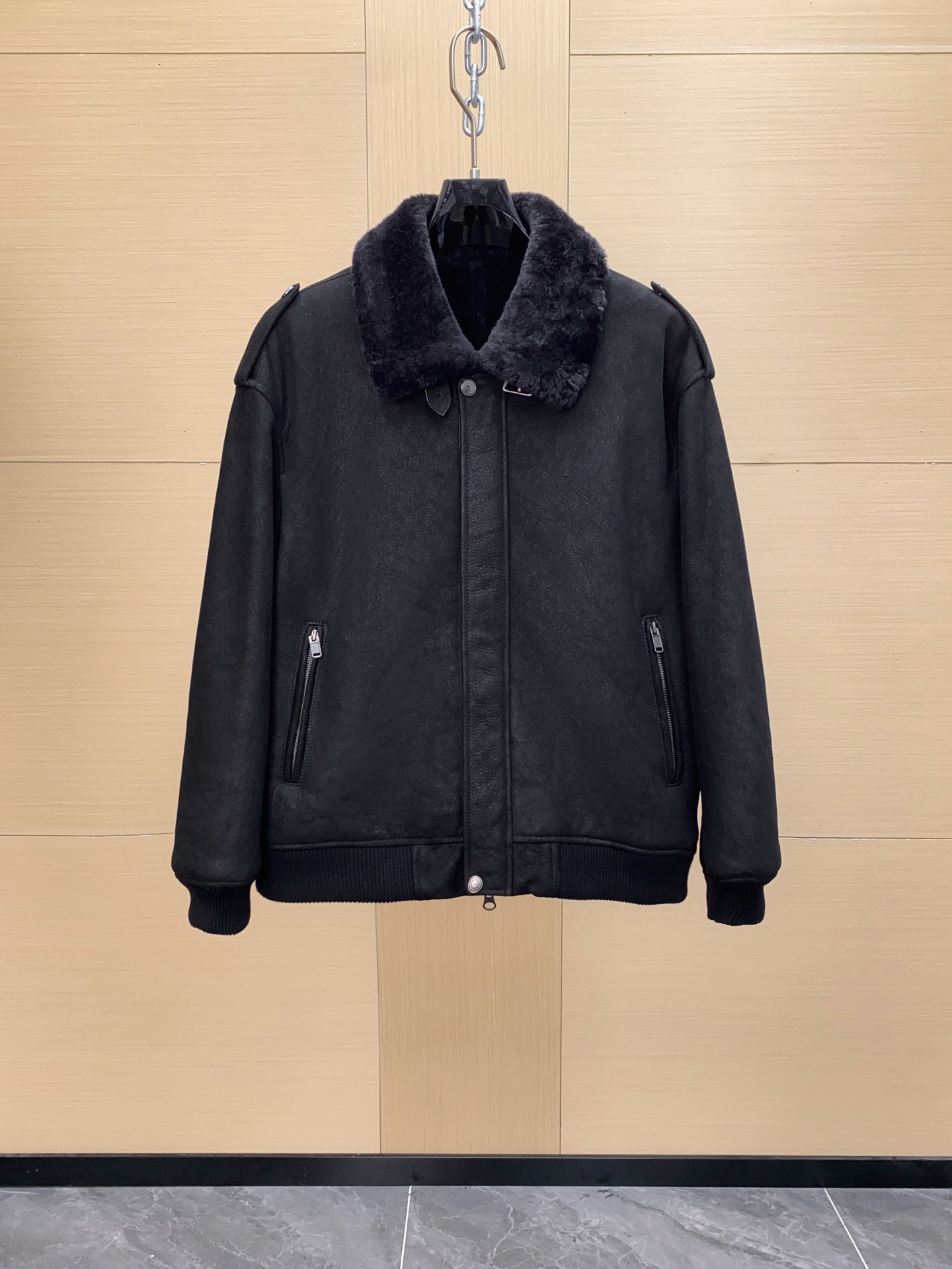 NO:688632,Hermès [How can you miss a warm and premium custom-made fur one-piece fur coat in winter] New weight class high-end heavy-duty luxury goods, men's fur one-piece high-end top series. Exclusive dedication model, order from famous store, high luxury wearing enjoyment, cool fur one-piece jacket!  Famous store orders, high-end luxury product series, top-notch fur products, highest-standard clothing, a must-have series for high-end fans!  !  One of the pinnacles of the luxury world, I haven’t shared this pure high-end clothing series with you for a long time. I have only one word for this model and that is grab it, otherwise you will definitely regret it!  !  Let me quietly explain to you the luxurious products of this cabinet W+!  !  The ultra-high-end luxury atmosphere that can be sensed with the naked eye, especially the pocket design, is really too brilliant. I have to admire the designer's imagination and design ability. The two souls of smooth leather and fur fit together. The upper body is really amazing, especially the short body-shaping design. It is so handsome that it is unbelievable. The visual effect brought by the grainy curly hair is also more visual impact. The asymmetric design of the pocket on the hem is simply an explosive product!!!  It can be said that it is timeless, and the matching of the upper body can naturally withstand various tests. Don’t look like it is unattractive. This color system is definitely the most suitable for autumn and winter!  !  As for the details and workmanship?  Go and experience this style for yourself. What does a strict design mean? What does meticulous tailoring mean? There is no flaw at all!  !  Unknowingly, I started to build a wall of words again, but I really couldn’t help it with this model. I would like to share it with great value for money. This model is not for profit, but for word of mouth!  Size 48-56,,hermes,jackets & coats,leather jacket,Top Customize119860909爱马仕【冬日里怎能错过一件保暖臻品定制皮毛一体皮草皮衣外套】新款重量级别高端重工奢物,男士皮毛一体高端顶级系列. 独家奉献款,名品店订单,高奢穿着享受,爆帅皮毛一体外套！ 名品店订单,高奢产物系列,皮草类的顶级产品,最高规格服饰,高端粉丝必入系列！！ 奢侈界的顶峰之一,这种纯粹的高级服装系列,我也是很久没有与大家分享过了,对于此款我只有一个字那就是抢,不然你绝对会后悔！！ 让我静静的为大家解析此款柜W+的奢华产物吧！！ 用肉眼就能感知的超高档奢华气息,尤其是这个口袋设计,真的是太过于出彩了,不得不佩服设计师那天马行空般 的想象力与设计力了,将光皮与皮毛一体的两者灵魂相互契合,上身真的是太过于惊艳了,尤其是短款塑身的版型设计,简直帅到无法相信,颗粒卷毛所带来的视觉效果也更具视觉冲击力,下摆的口袋不对称设计,简直一件爆棚的产物!!! 可以说是经久不衰,上身的搭配自然经得起各种考验,不要看似其貌不扬,这绝对是最为适合秋冬的一个色系了！！ 至于细节跟做工？你自己亲自去体验下此款吧,什么叫做一板一眼的设计,什么叫做一丝不苟的裁剪,不见一点瑕疵！！ 不知不觉又码起了文字城墙,但是对于此款我实在是忍不住了,超值性价比分享,此款不为利润,只为口碑！ 尺码48-56,,hermes,jackets & coats,leather jacket,Top Customize1,Men's clothing