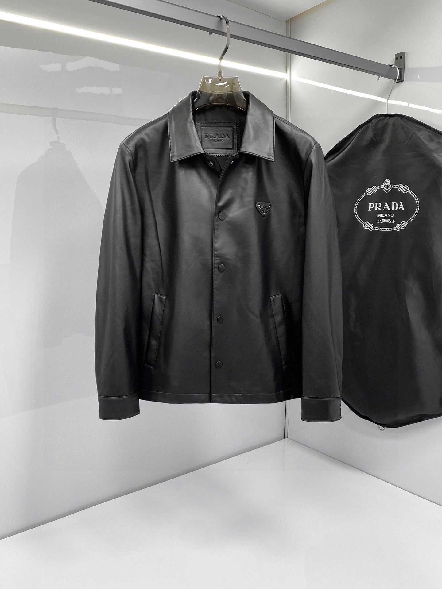 NO:676193,Ready for sale!  Hot items keep shipping!  New autumn and winter products prada Prada official single product sheepskin jacket high version made of sheepskin imported from Turkey size 48-56,,prada,prada,jackets & coats,sheepskin,Top Customize119860909现货发售！爆款一直出货！秋冬新品 prada 普拉达 官方单品 羊皮夹克 高版本 采用土耳其进口绵羊皮 size 48-56,,prada,prada,jackets & coats,sheepskin,Top Customize1,Men's clothing