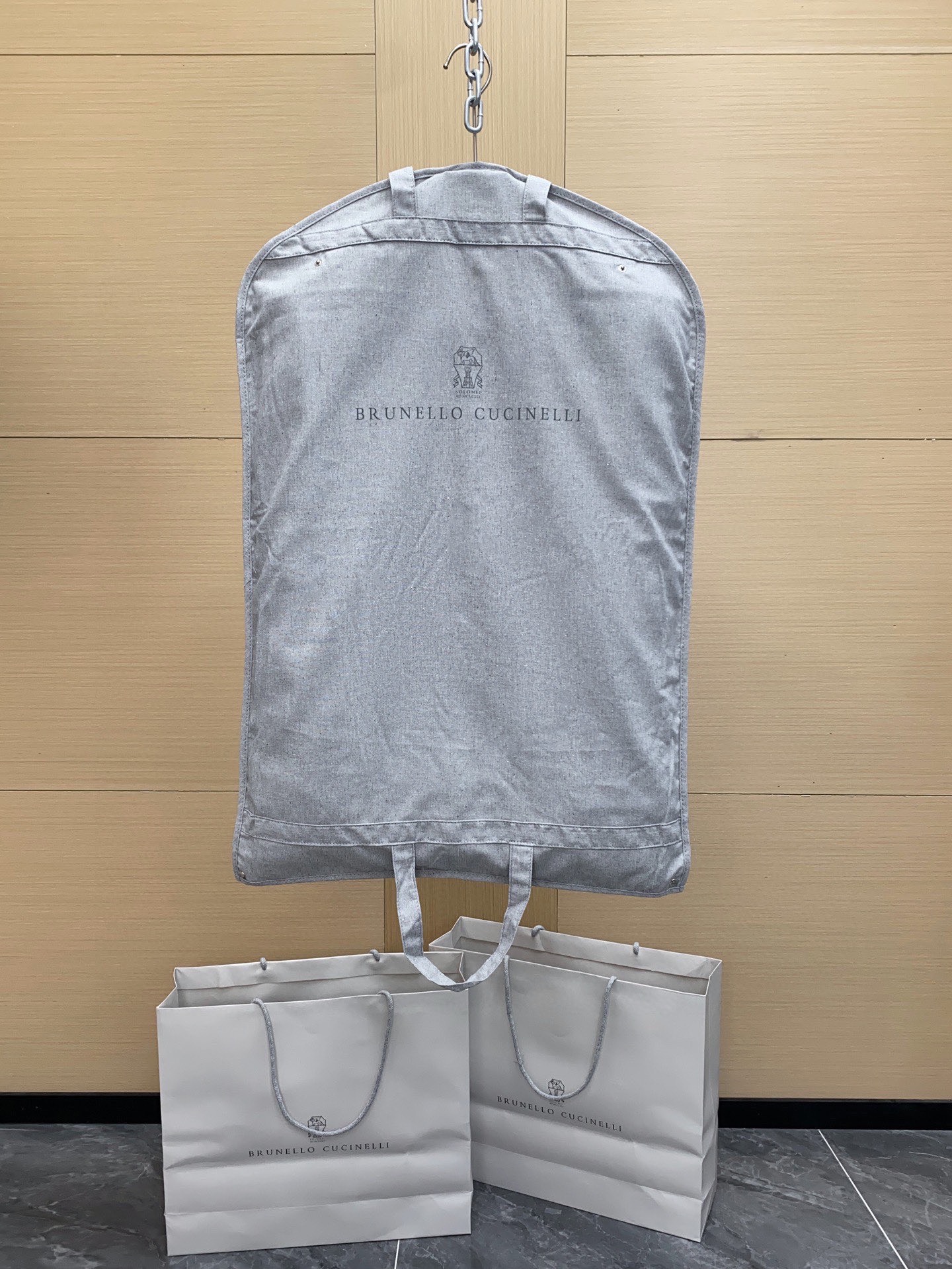 NO:676293,Ready-made items are packaged with dust cover packaging box, hanger, handbag, complete set,,Top Customize119860909现货款 包装配置防尘罩包装盒 衣架 手提袋 全套,,Top Customize1,Men's clothing