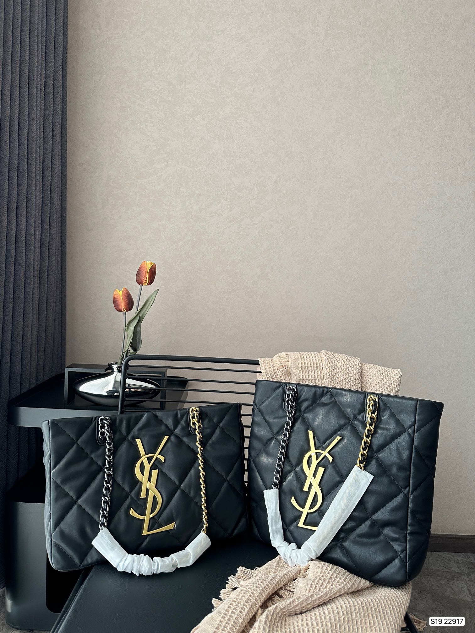 Yves Saint Laurent New
 Tote Bags