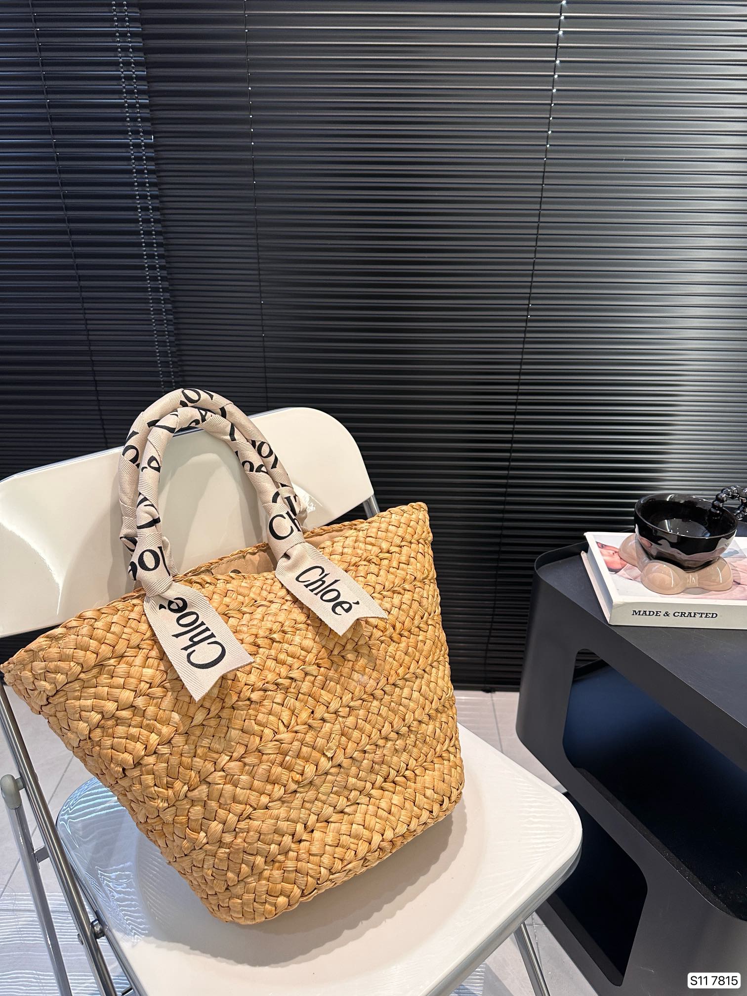 Chloe woven bucket, sunshine straw bag woven and leather, refreshing and artistic, making you sweet and beautiful.
Size: 2. 28