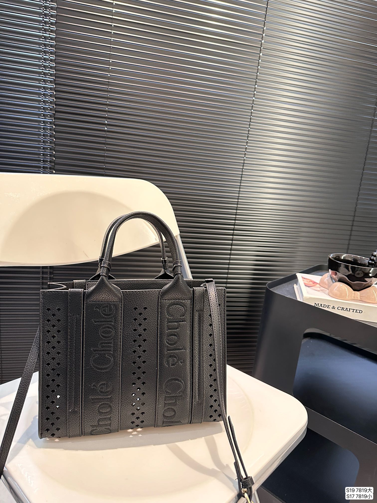 ,
Chloe hollow tote has become a favorite of many fashionable girls since its launch. It is durable and casual. It gives people a simple and gentle feeling. Si