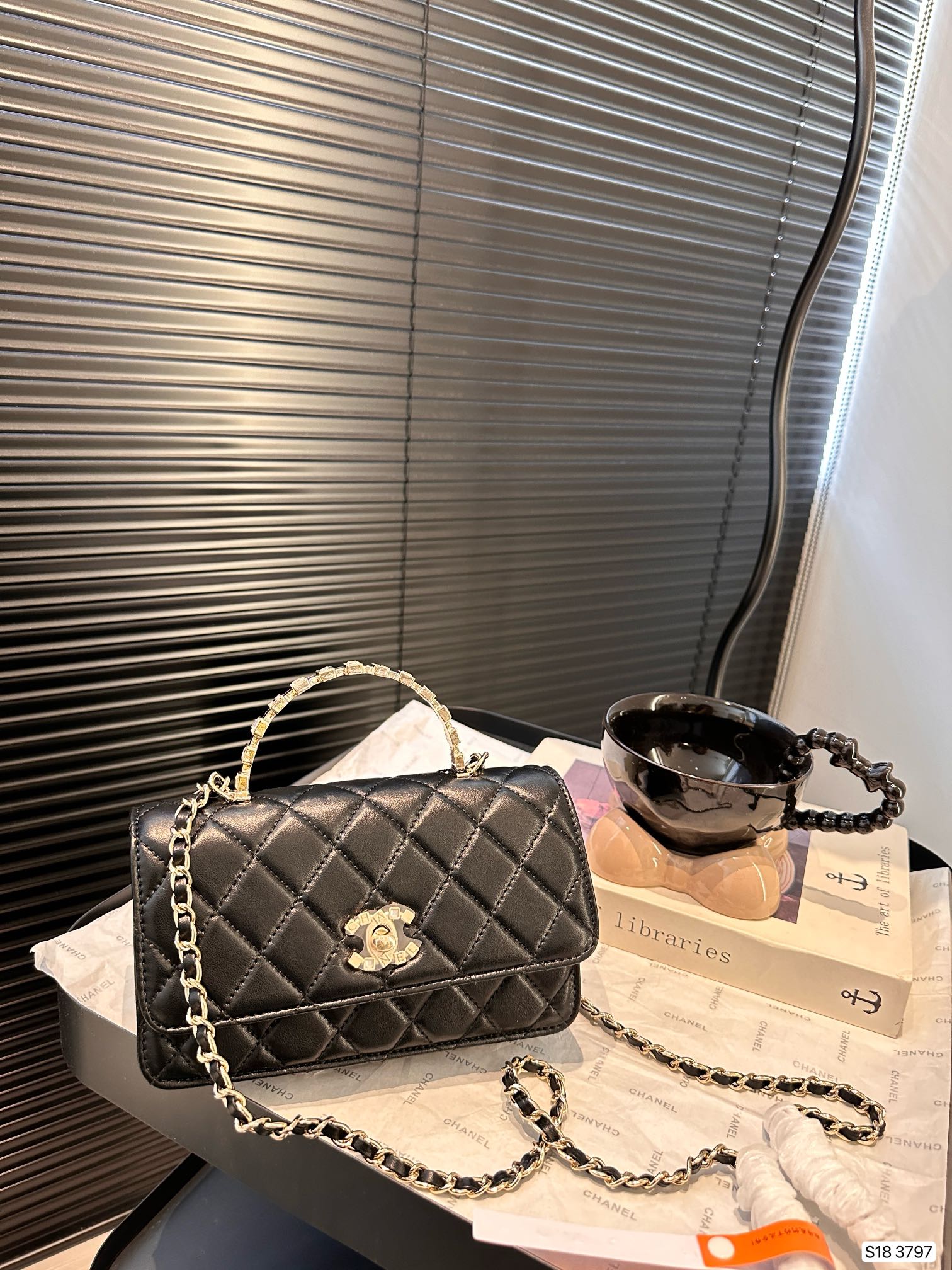 Chanel Taschen Umhängetaschen  & Schultertaschen Mit Diamanten besetzt