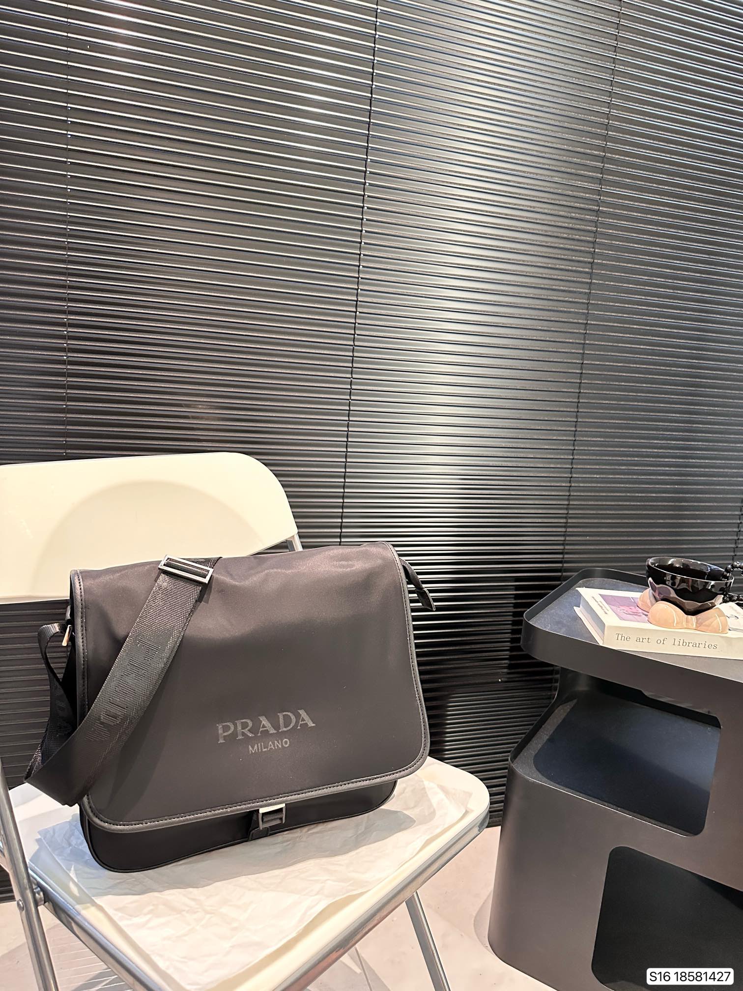 Prada Messenger-Taschen Sommerkollektion Vintage