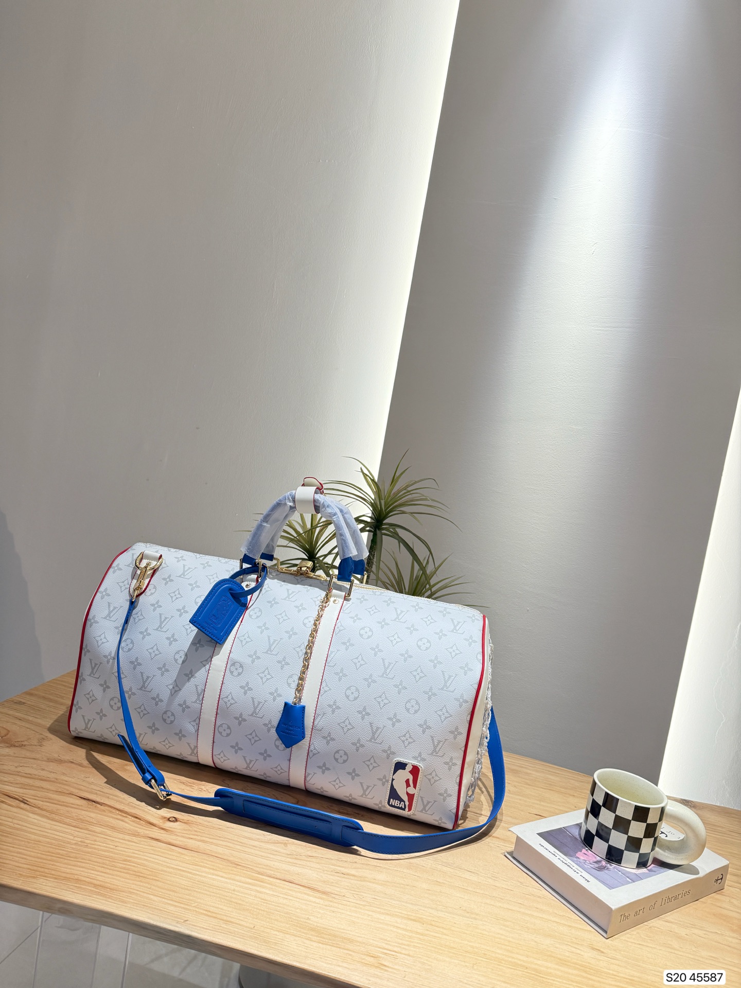 P150 LV Vendente Louis Dengzhong Summer Limited New Keepall Travel Bag, una bella e può essere installata, una bella esplosione di moda da viaggio, la classica atmosfera di design può essere vista dall’originale pelle che mette abiti /scarpe superpazienti, che si tratti di una mano – a -mano o spalla obliqua, sembra super bello.