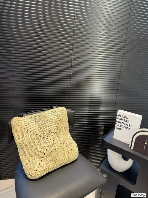 Loewe Paula's Ibiza Raffia Tote Bag, Summer Island Style,37*37 cm 1 Loewe Paula's Ibiza Raffia Tote Bag, Summer Island Style,37*37 cm