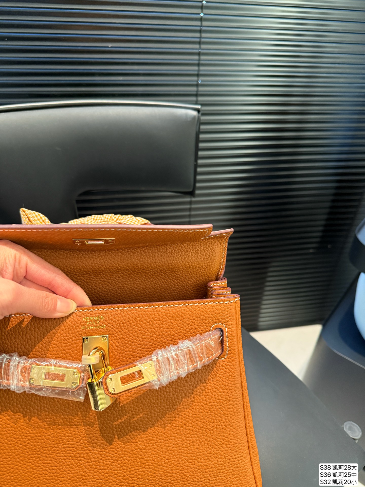 Hermes Kelly Medium Size 25cm Soft Leather Top Handle Bag 9 i1740998712730 5706 0 7