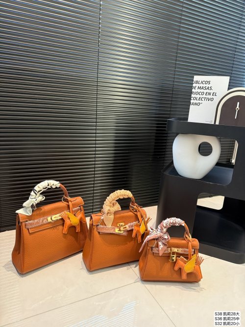 Hermès Kelly Inspired Top-Handle Bag - Luxurious Leather Design