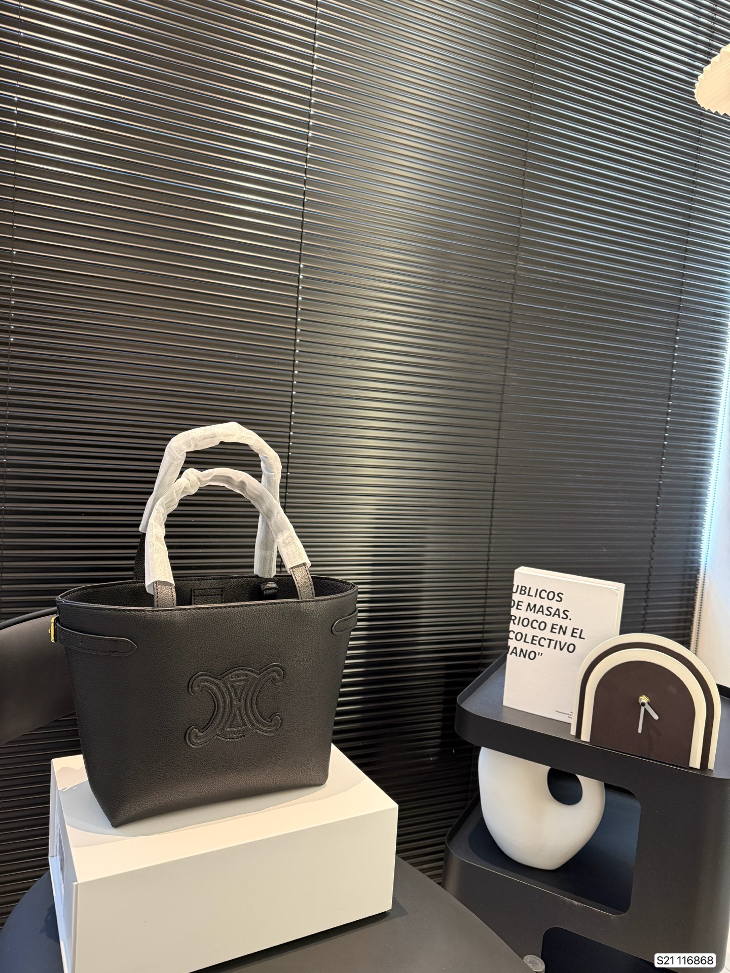 💰355 配折叠盒子 赛琳celine托特包
独特设计 时尚又经典
超级百搭
上身又A又飒
尺寸: 21 20 货号116868