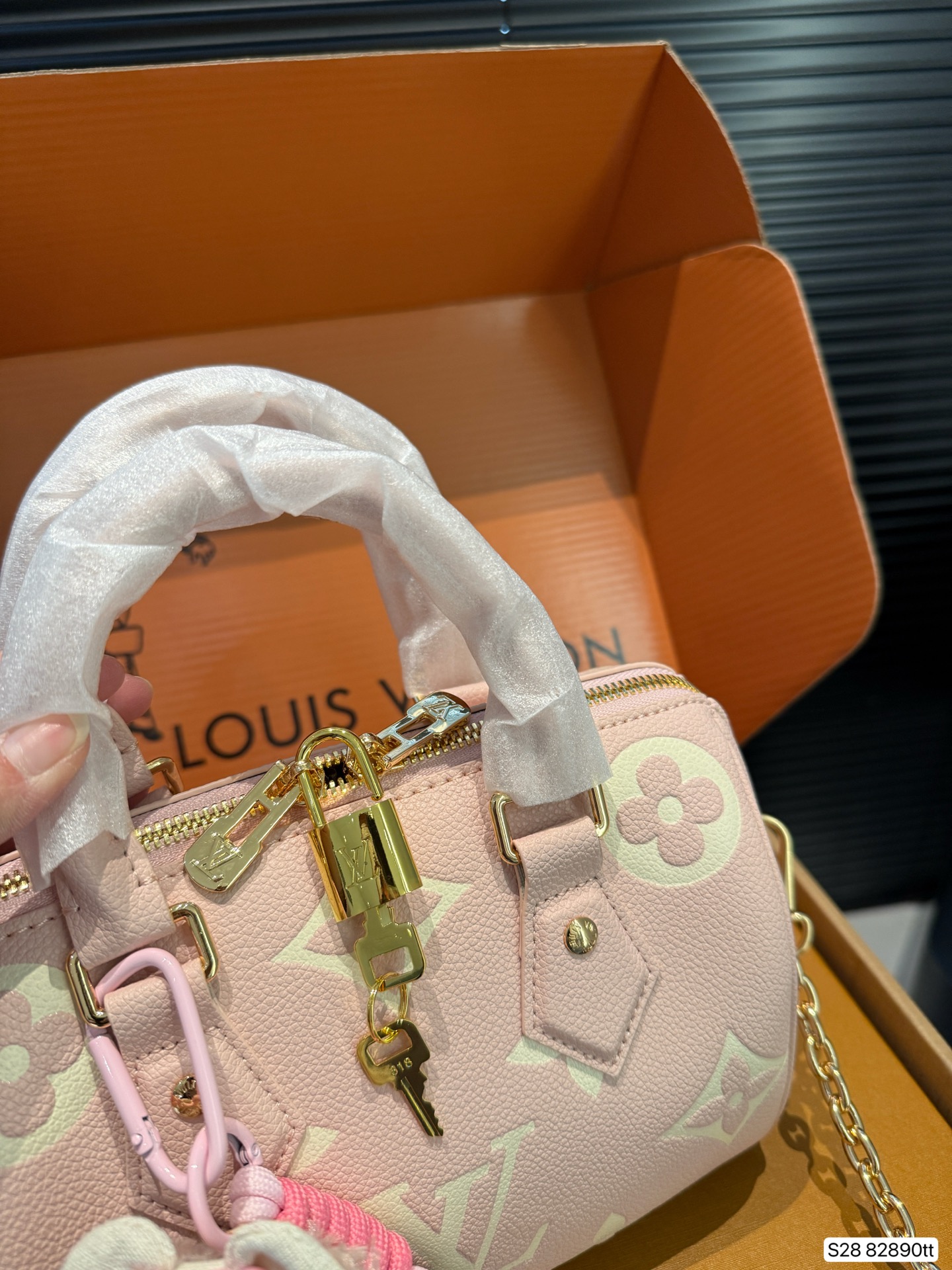 Louis Vuitton Pink Empreinte Leather Speedy Bandouliere 20 with Chain 7 i1746780763718 4903 0 5