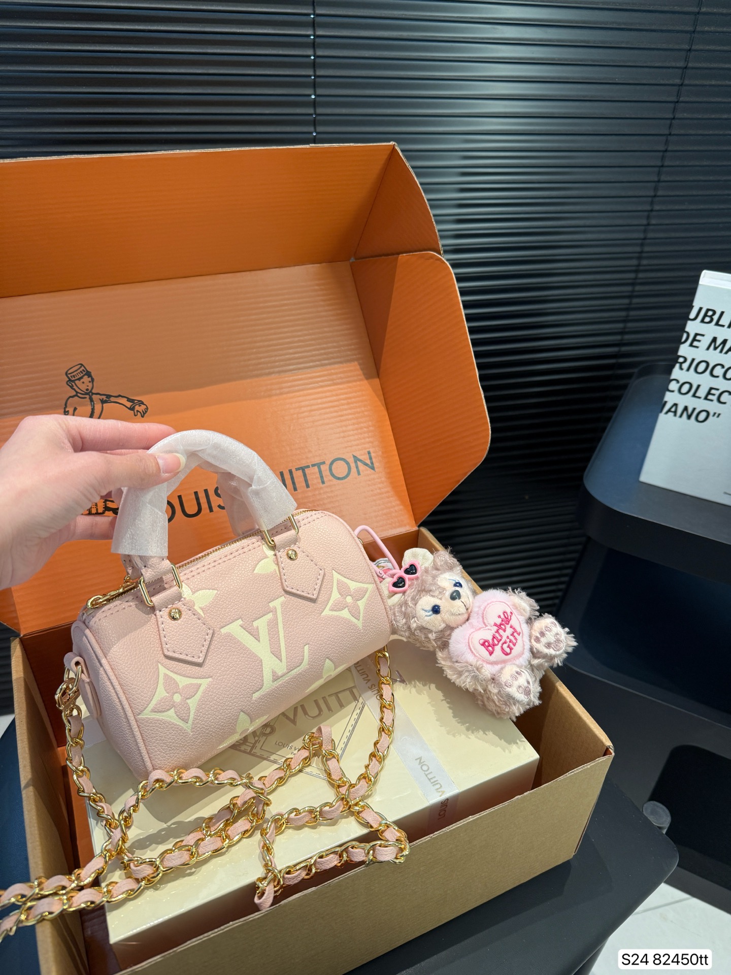 Louis Vuitton Pink Pillow Bag, Stylish & Versatile, 16 x 10 cm 3 i1746781189001 1068 0 1