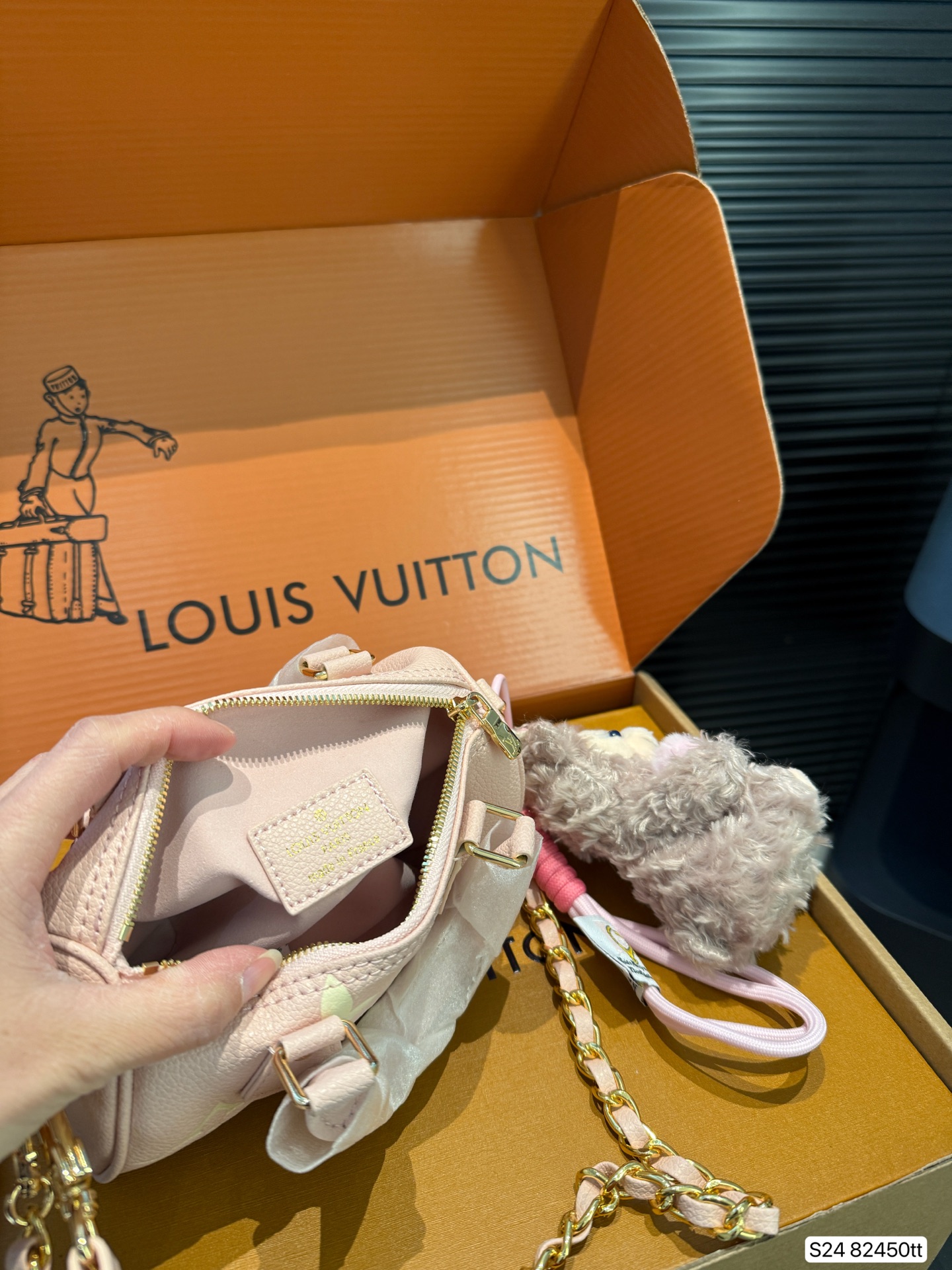 Louis Vuitton Pink Pillow Bag, Stylish & Versatile, 16 x 10 cm 10 i1746781189022 9604 0 8