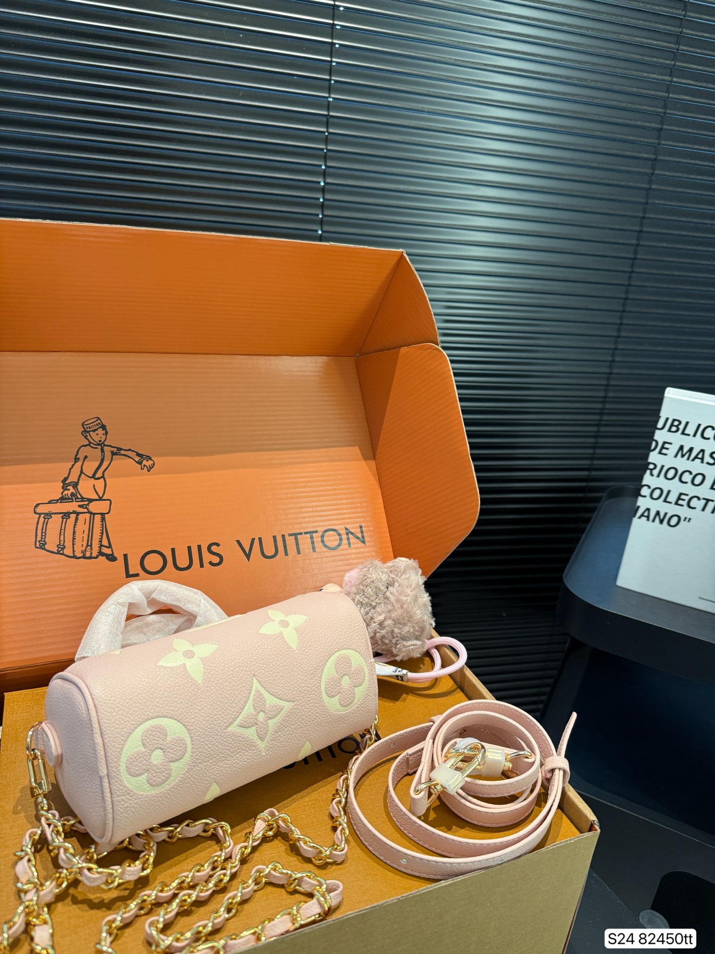 Louis Vuitton Pink Pillow Bag, Stylish & Versatile, 16 x 10 cm 7 i1746781190484 3632 0 5