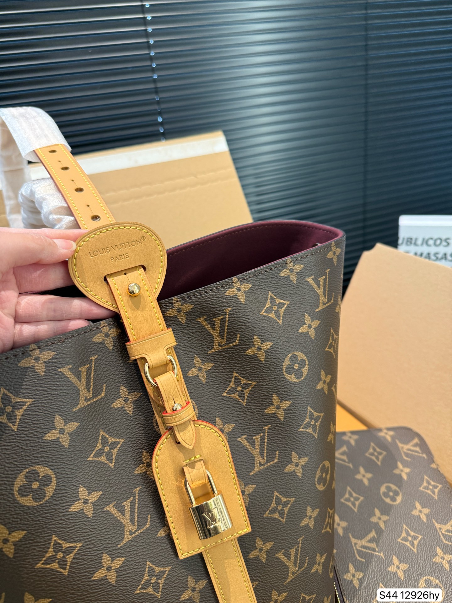Louis Vuitton All In GM Large Capacity Tote Bag - Stylish and Functional 5 i1746783767038 546 0 3