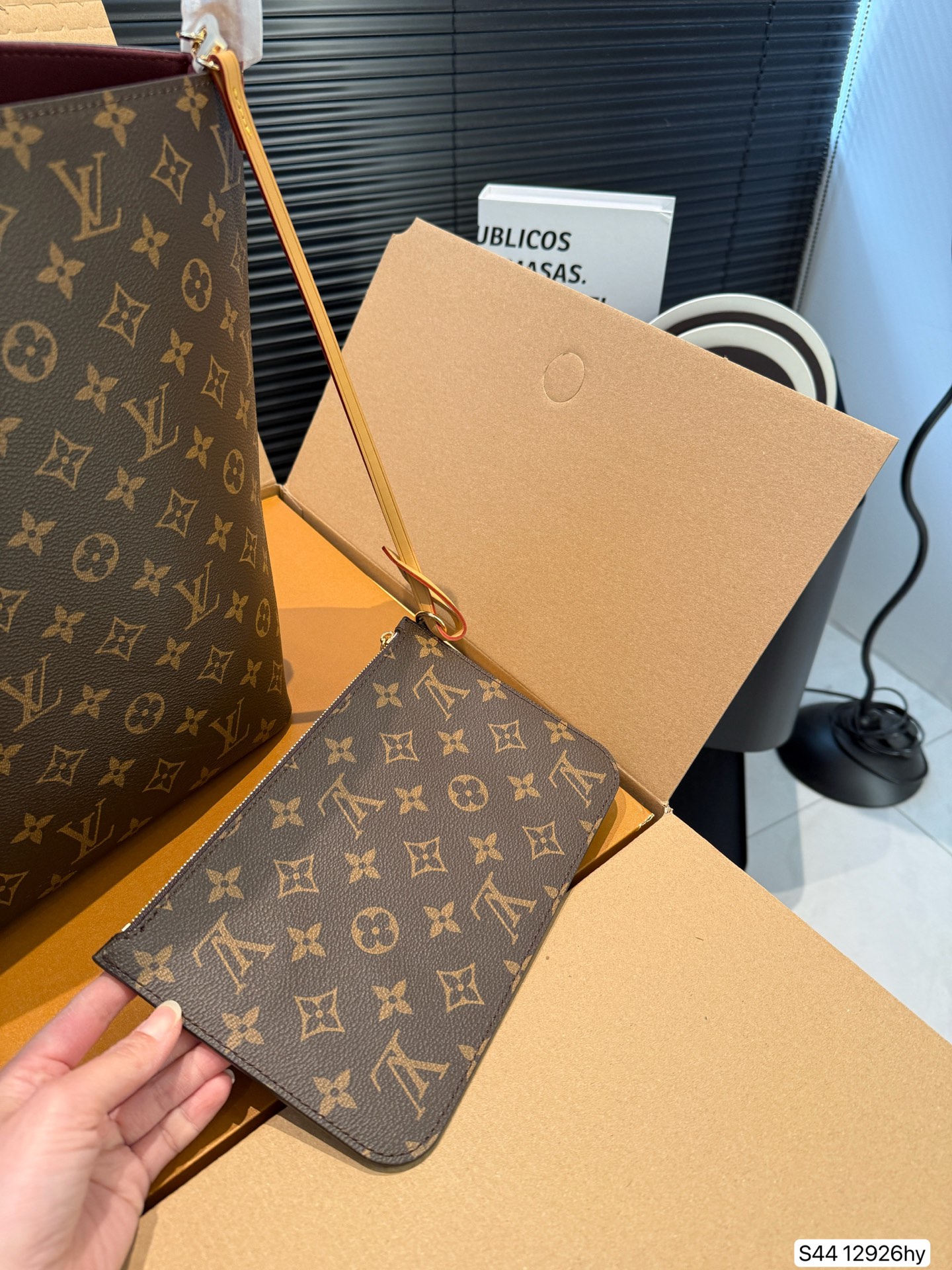 Louis Vuitton All In GM Large Capacity Tote Bag - Stylish and Functional 7 i1746783767058 5677 0 5