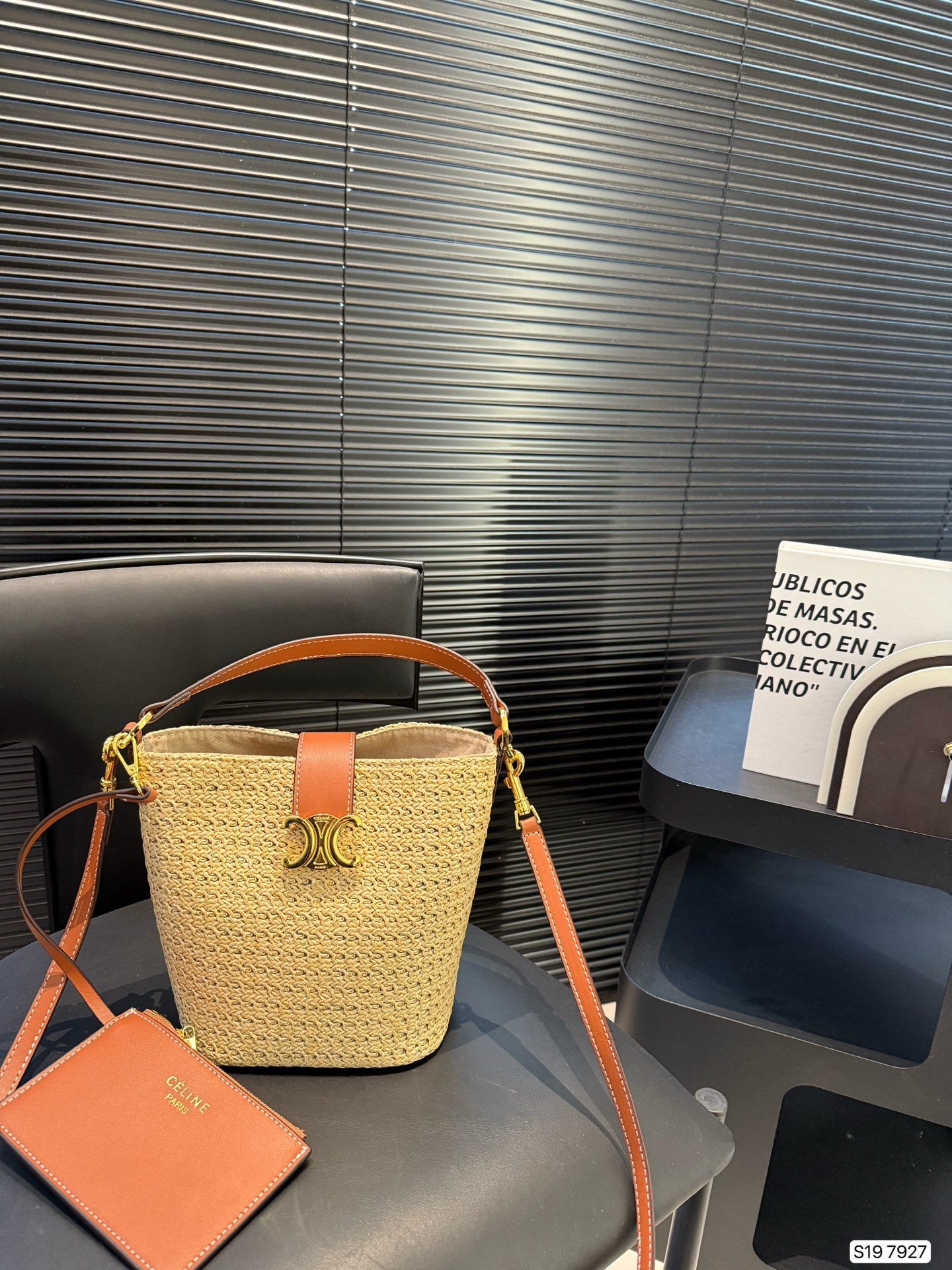 💰345Celine 赛琳编织水桶包 一直很喜欢的包 经久耐看 有着高颜值的复古文艺气息🌱 尺寸:16 19 货号7927