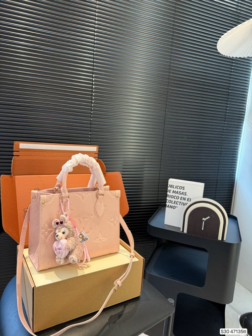Louis Vuitton Pink Leather Tote Bag, Stylish and Functional 1 Louis Vuitton Pink Leather Tote Bag, Stylish and Functional