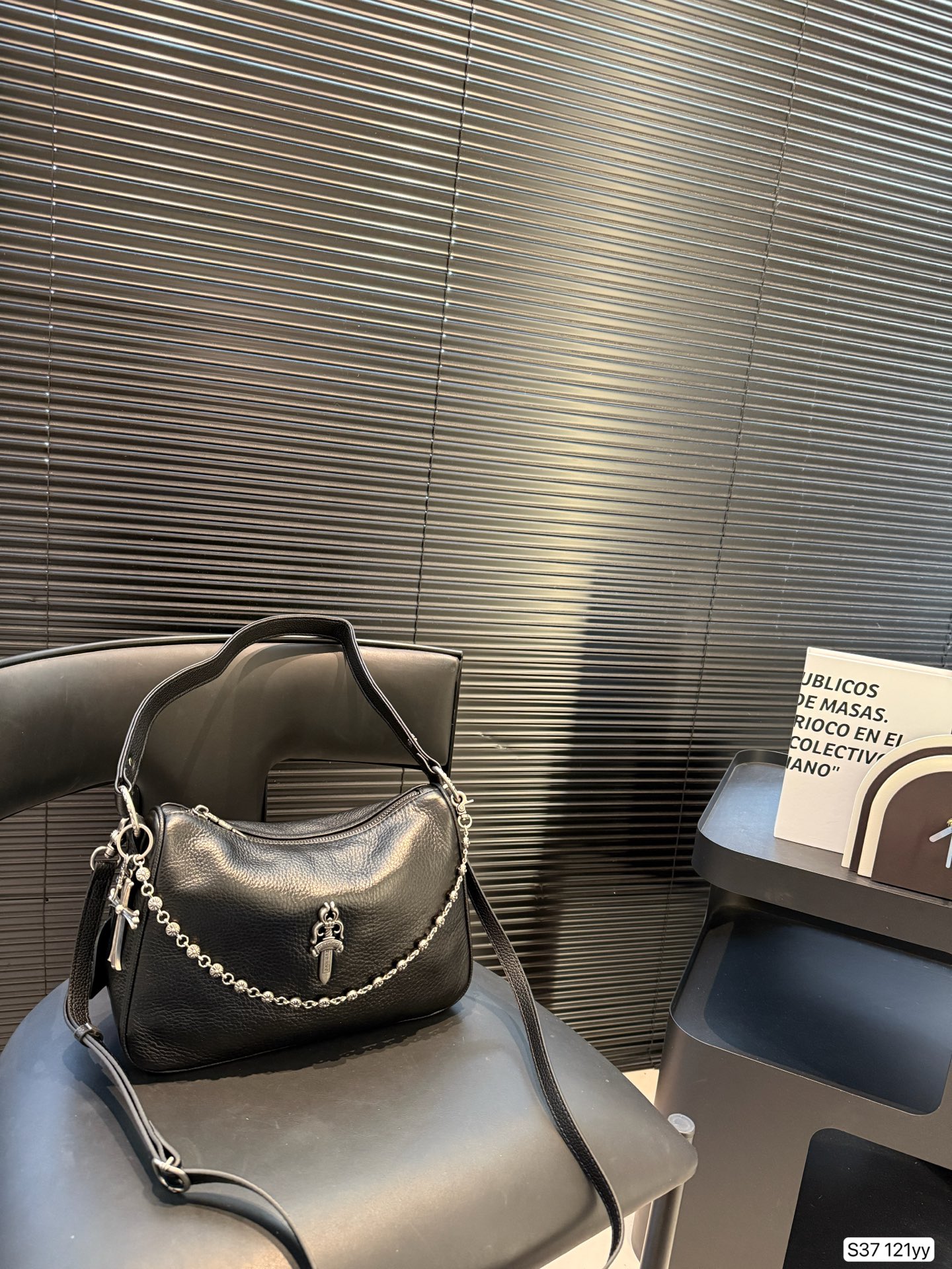 Retrogressive Crossian Queen’s Armpit Bag: Practical, Long, Simple, and Dirty. - 图片 2