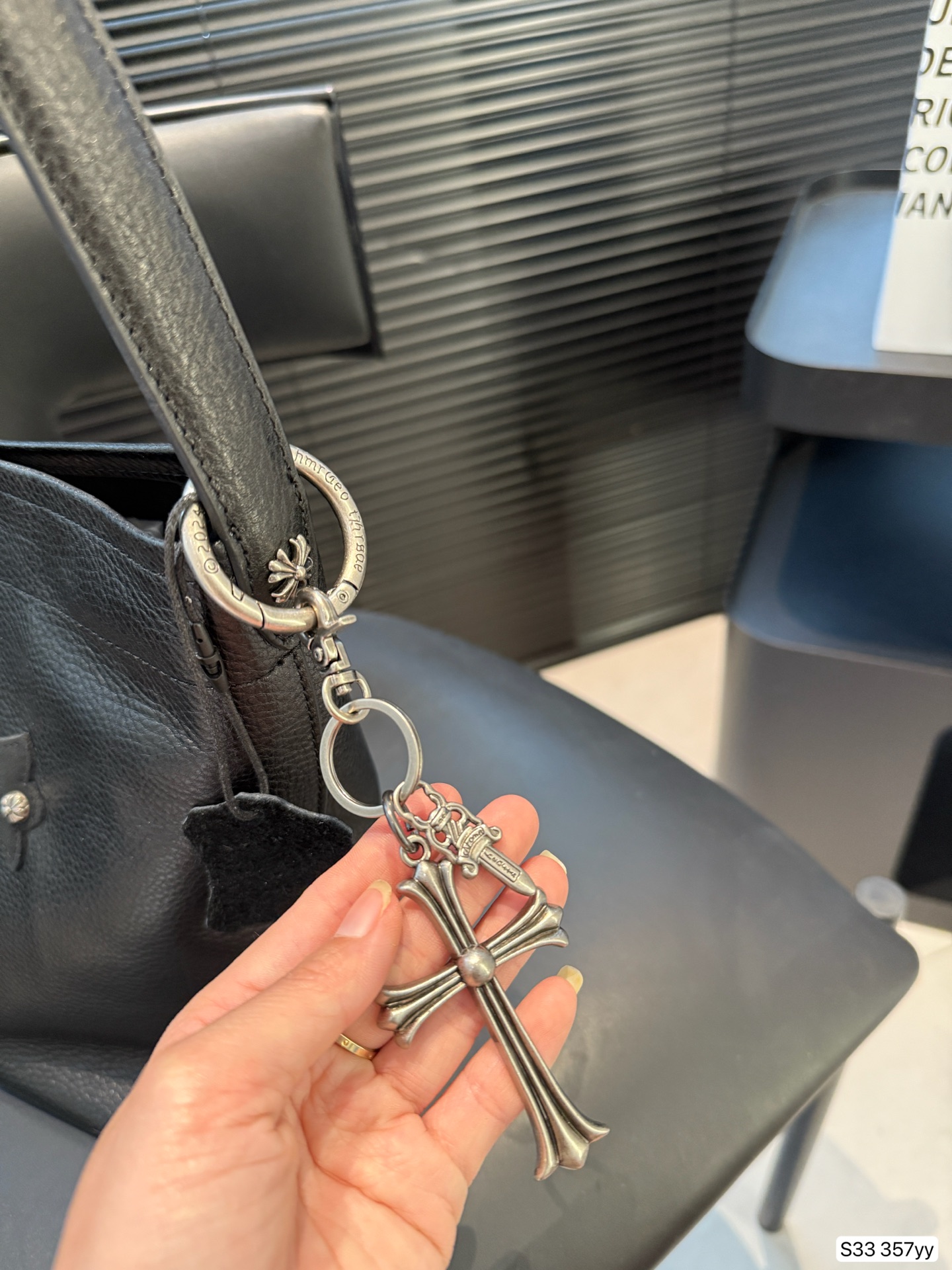 “Black Warrior Chrome Hearts: Magnificent Heartscrolls in One-Size-Fits-All Design” - 图片 7