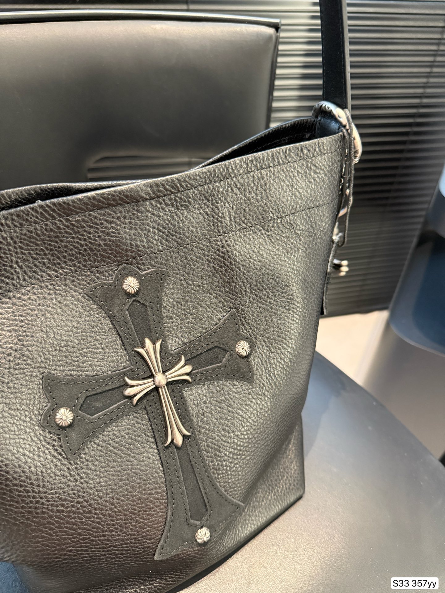 “Black Warrior Chrome Hearts: Magnificent Heartscrolls in One-Size-Fits-All Design” - 图片 6