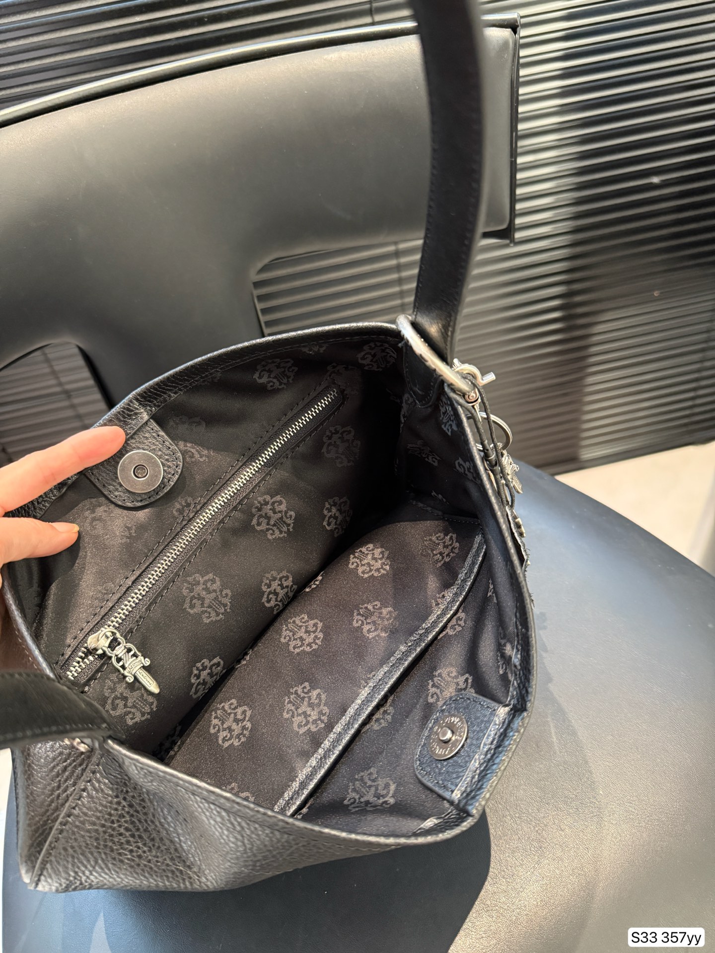 “Black Warrior Chrome Hearts: Magnificent Heartscrolls in One-Size-Fits-All Design” - 图片 9