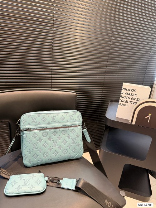 Louis Vuitton Men's Trio Messenger Bag, Detachable, Stylish Design 1 Louis Vuitton Men's Trio Messenger Bag, Detachable, Stylish Design