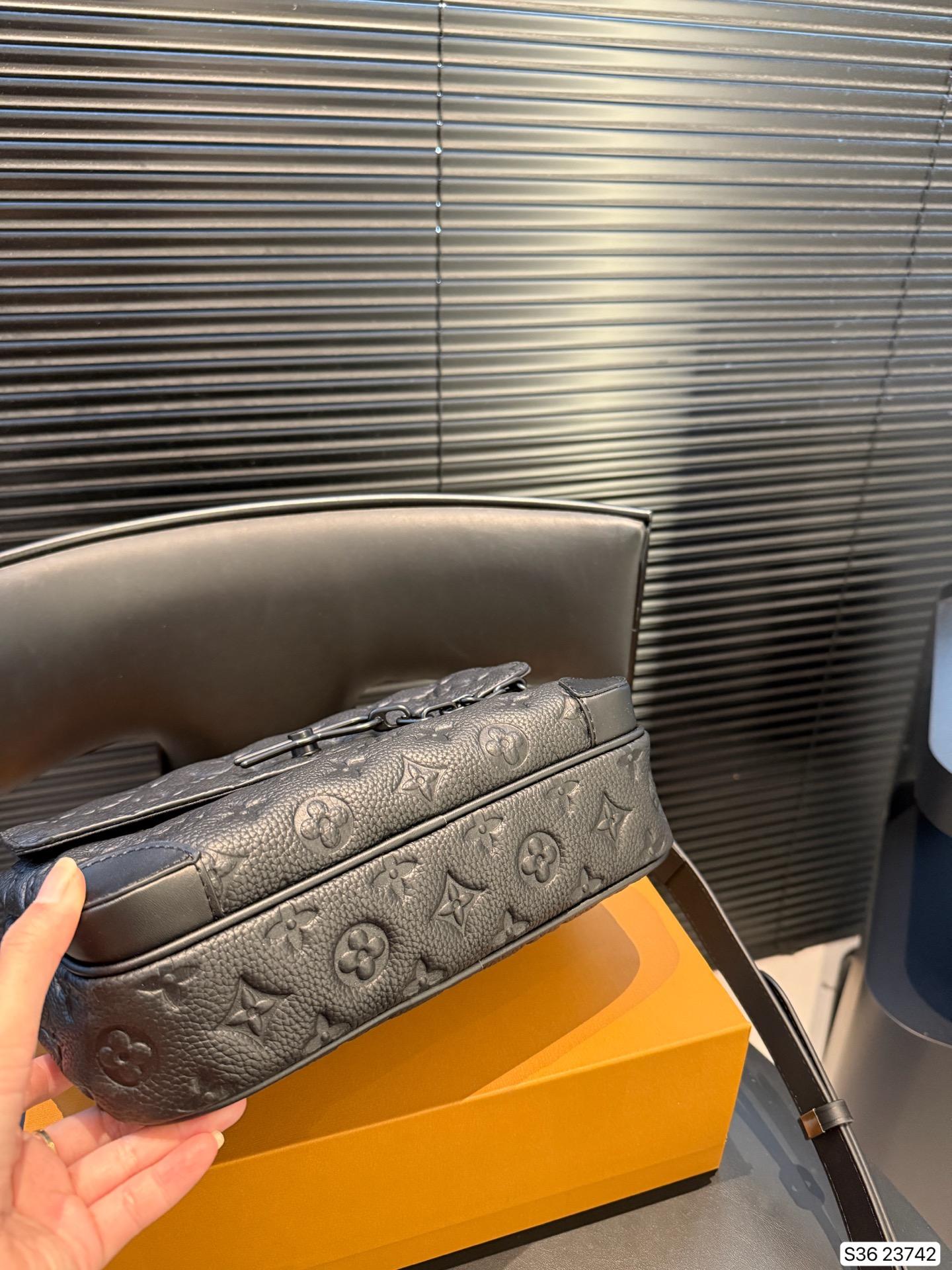 Louis Vuitton Leather Messenger Bag for Men, Trendy Crossbody Shoulder Bag 9 i1757585518052 5949 0 7