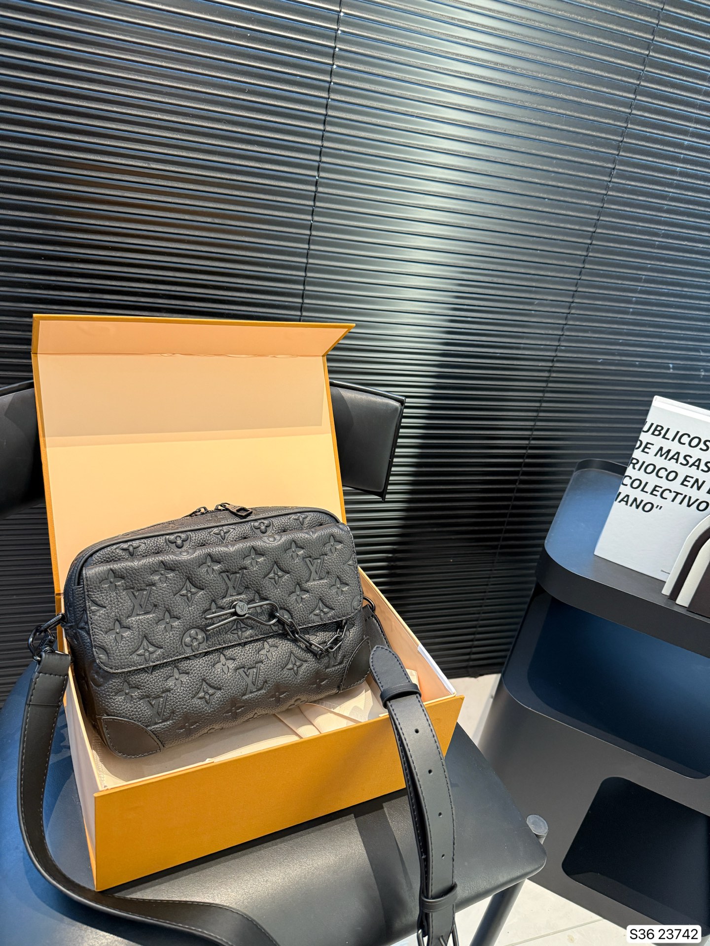 Louis Vuitton Leather Messenger Bag for Men, Trendy Crossbody Shoulder Bag 3 i1757585518125 8018 0 1