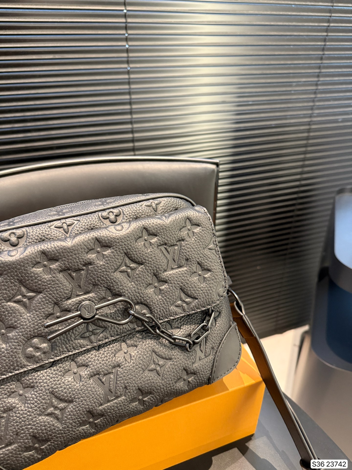 Louis Vuitton Leather Messenger Bag for Men, Trendy Crossbody Shoulder Bag 6 i1757585518136 4303 0 4