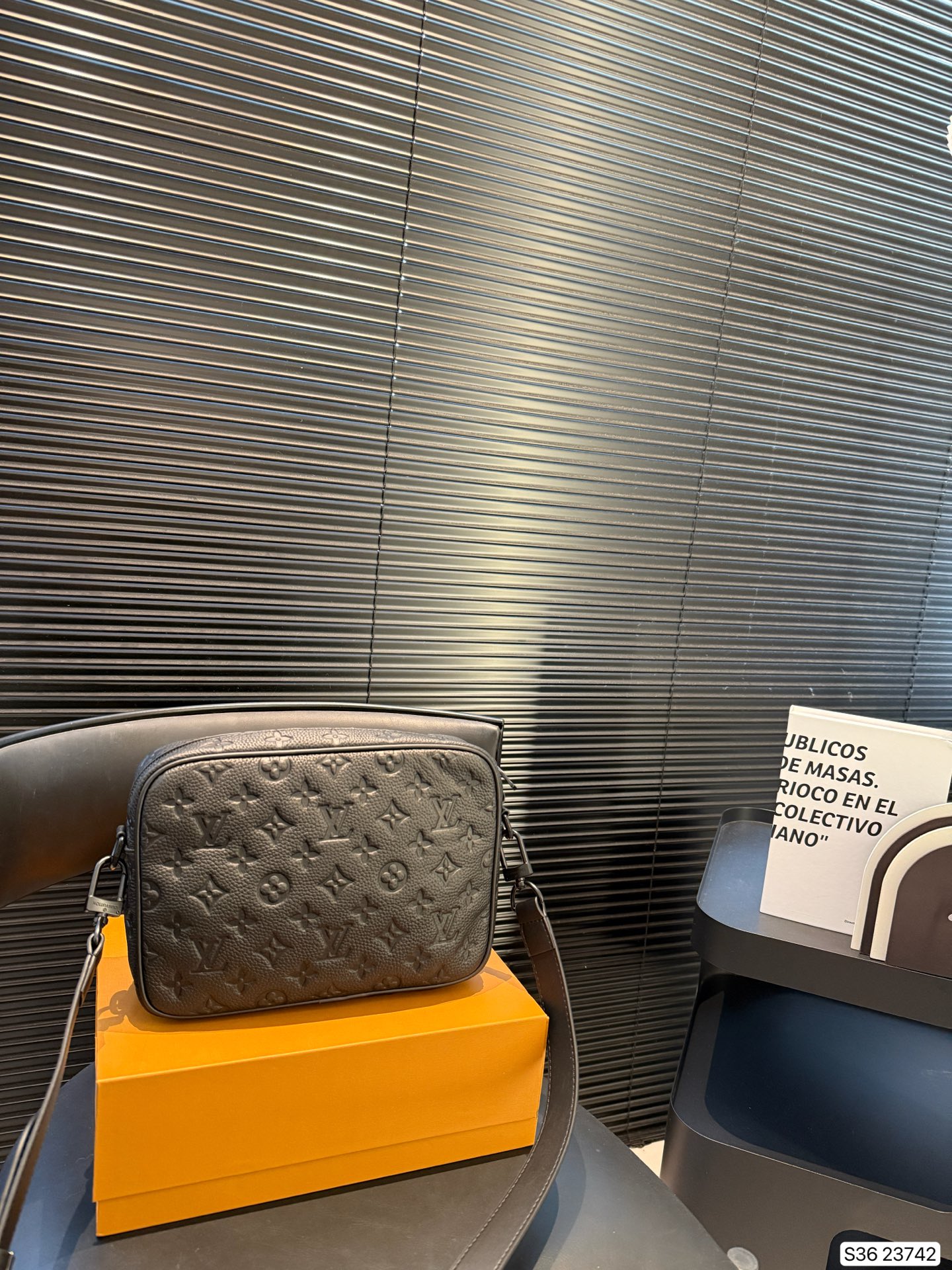 Louis Vuitton Leather Messenger Bag for Men, Trendy Crossbody Shoulder Bag 7 i1757585519883 6121 0 5