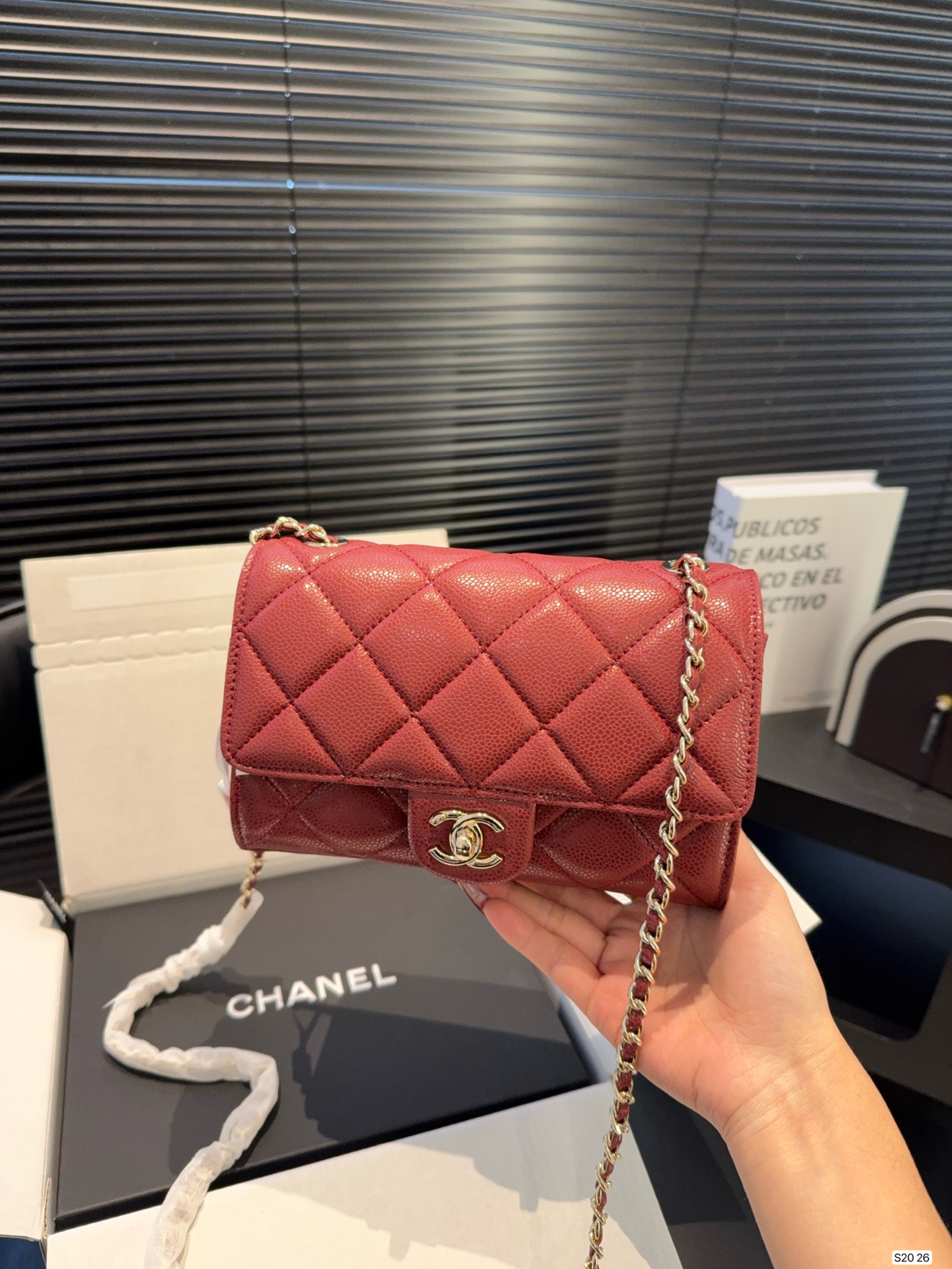 P200 配折叠盒飞机盒
Chanel香奈儿26c链条方胖子香奈儿链条方胖子经典感觉又是一款会火的包包
尺寸19 13 货号26